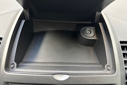 punainen Nissan Note 2008 kuva 20.