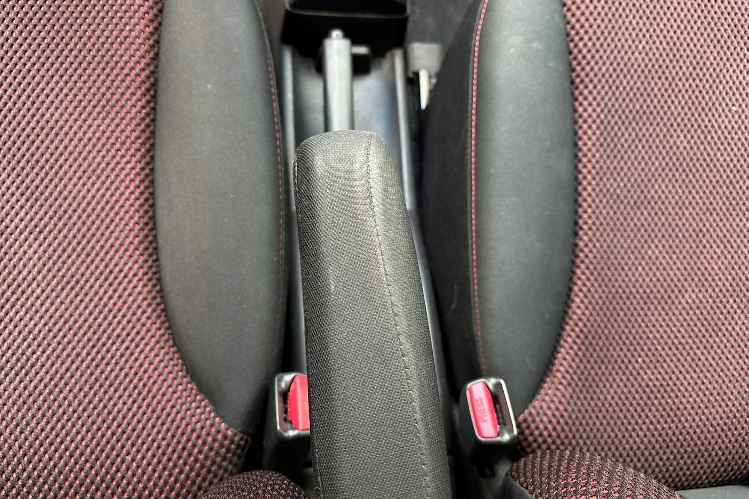 punainen Nissan Note 2008 kuva 24.