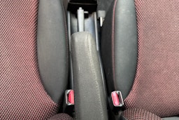 punainen Nissan Note 2008 kuva 24.