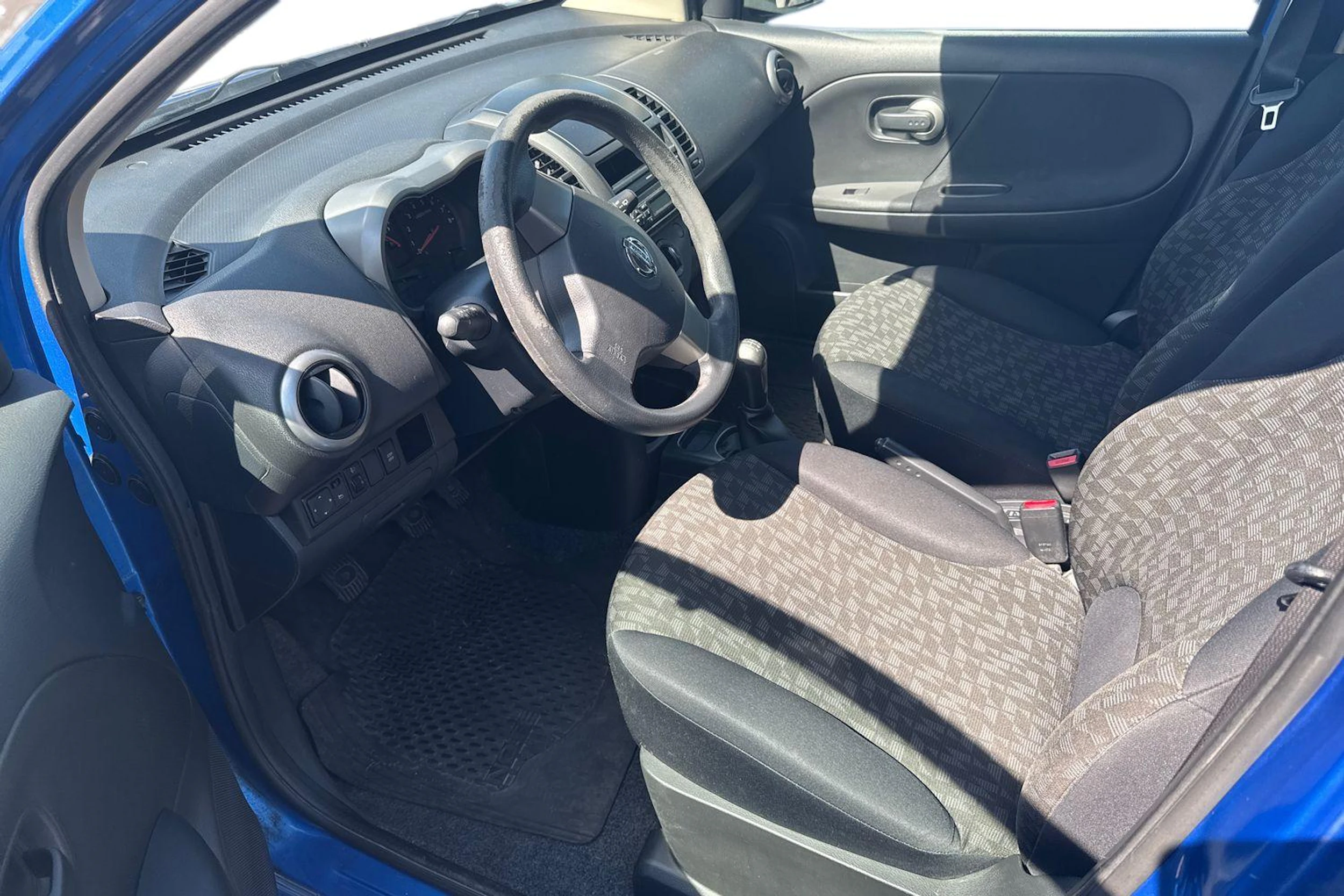 sininen Nissan Note 2009 kuva 3.