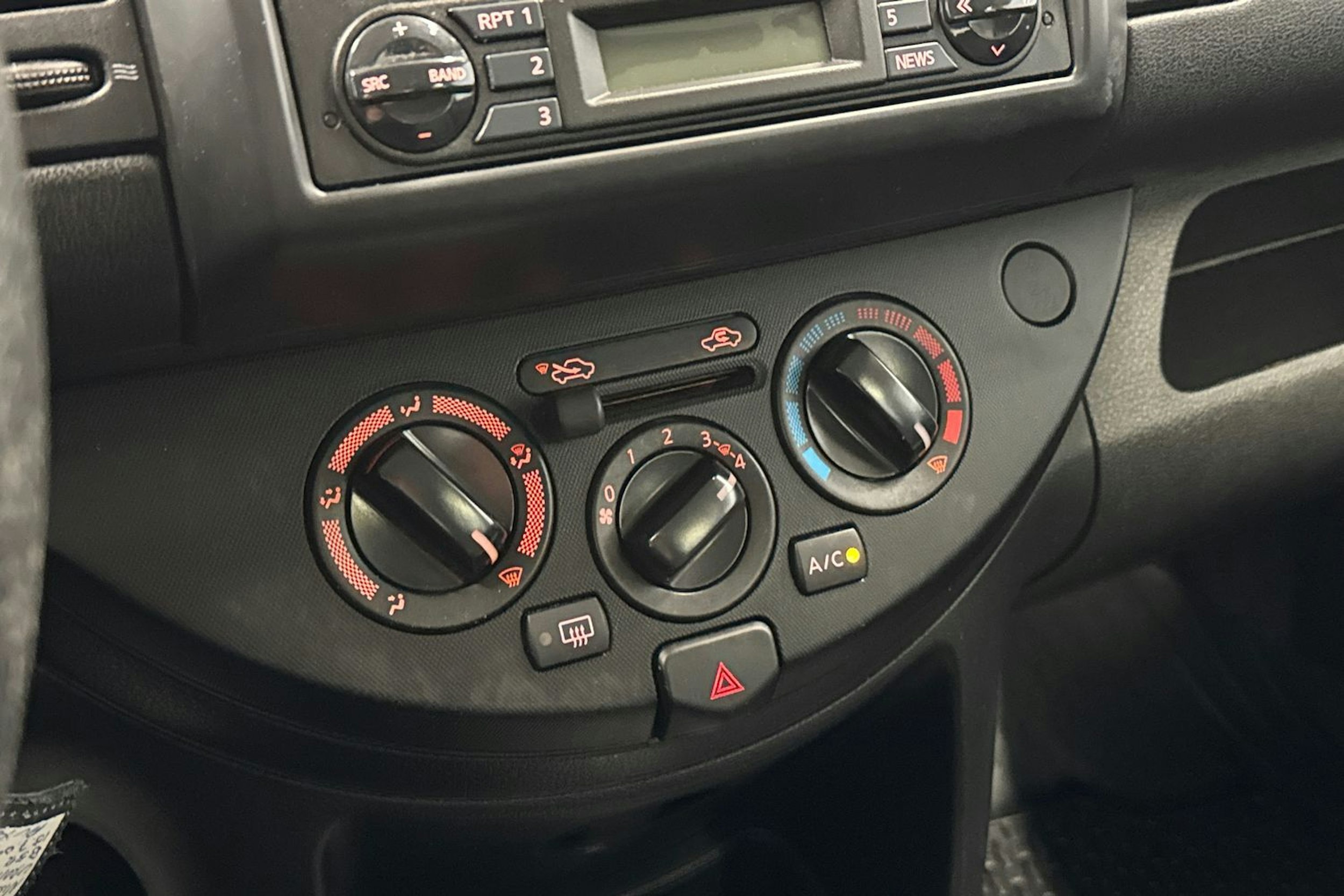 sininen Nissan Note 2009 kuva 17.