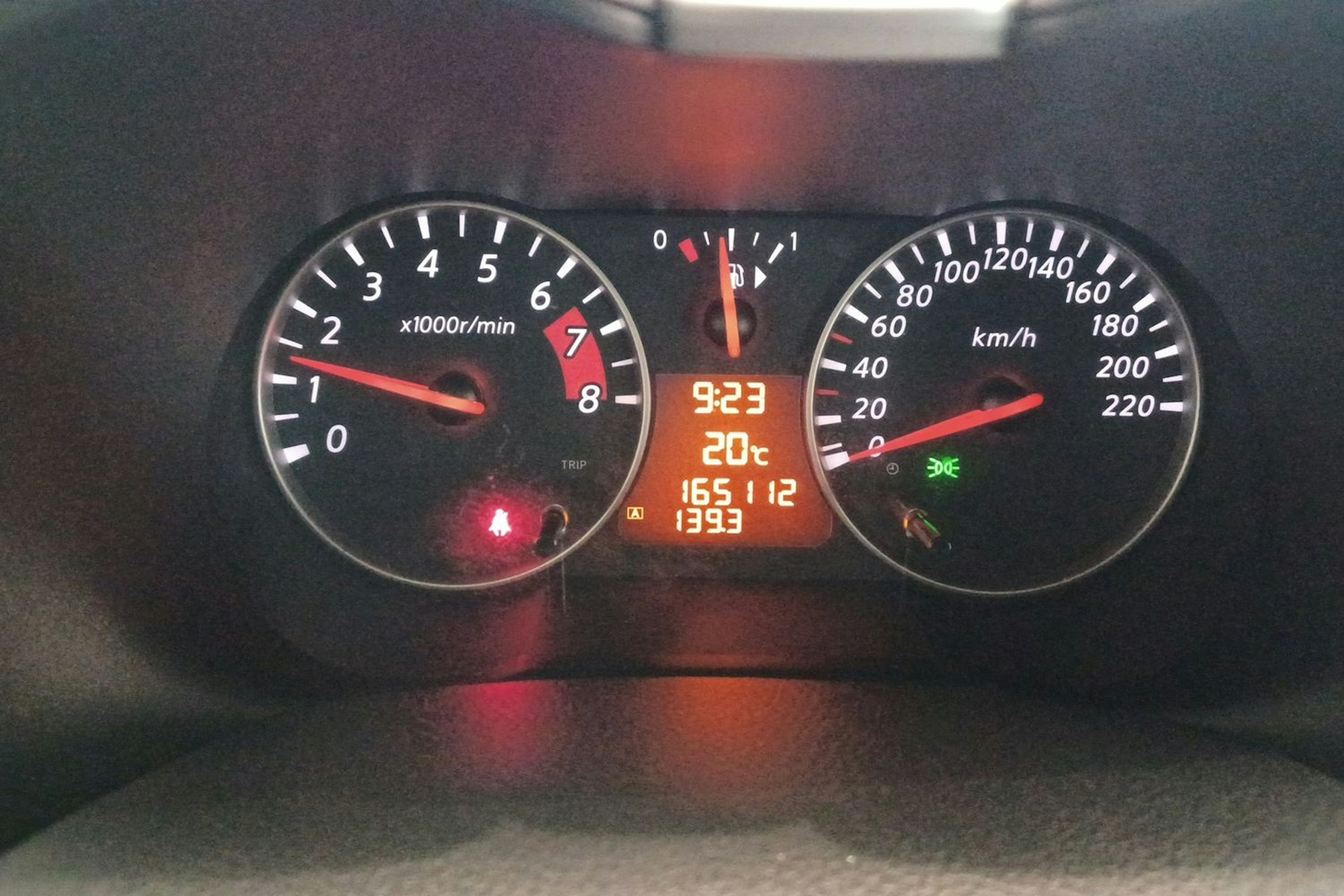 ruskea (beige) Nissan Note 2010 kuva 14.