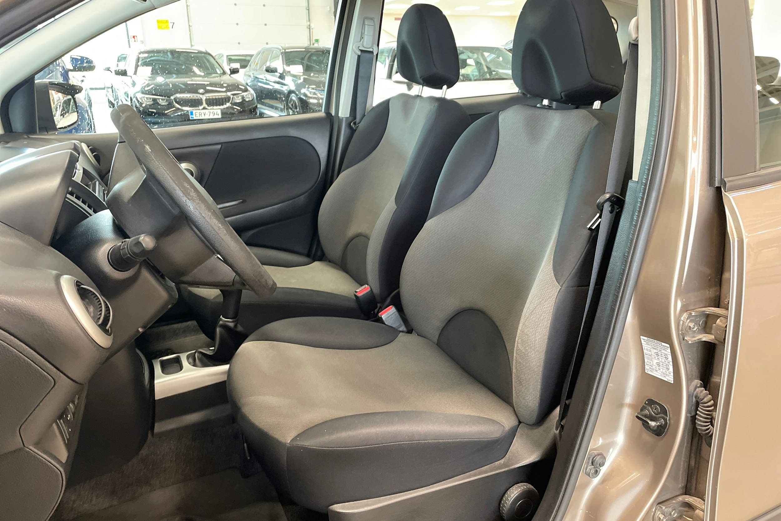 ruskea (beige) Nissan Note 2010 kuva 14.