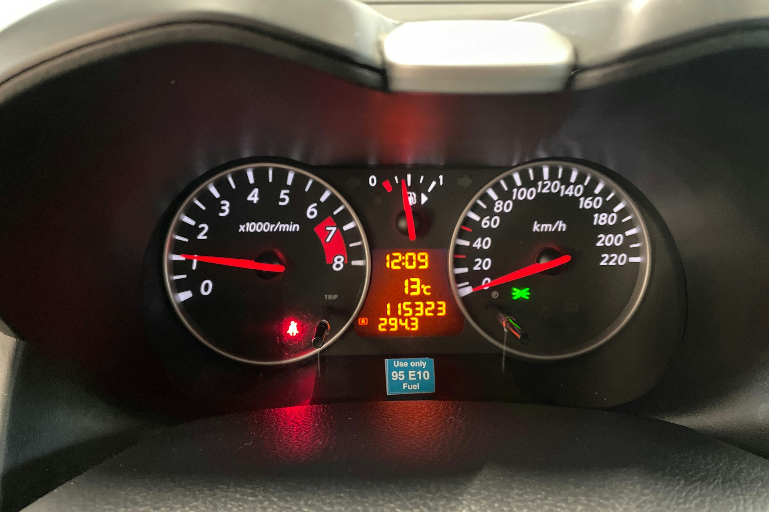 ruskea (beige) Nissan Note 2010 kuva 17.