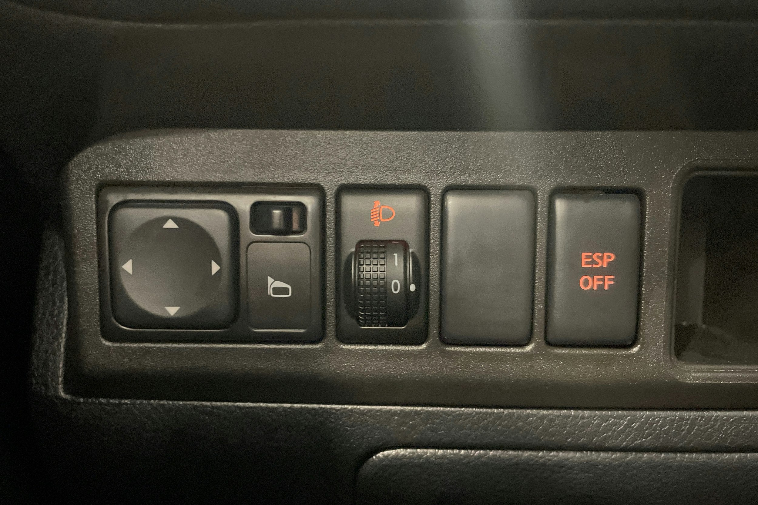 ruskea (beige) Nissan Note 2010 kuva 18.