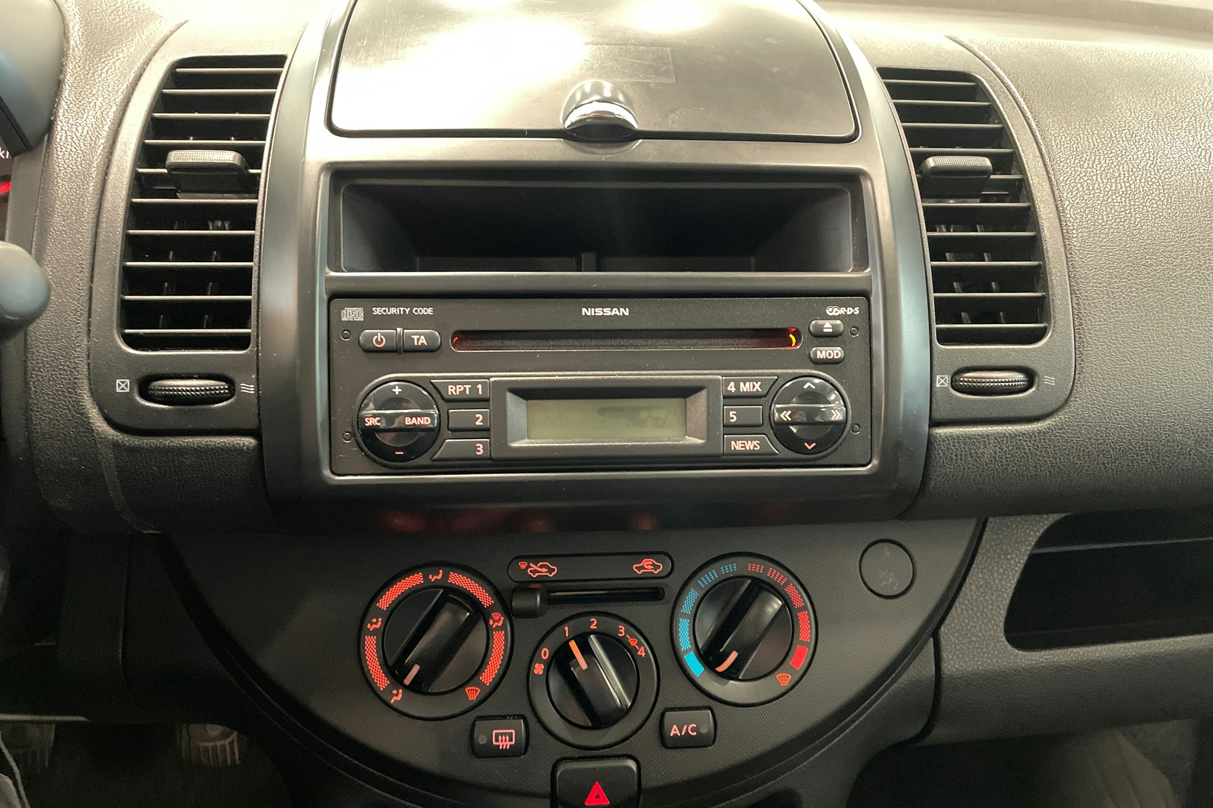 ruskea (beige) Nissan Note 2010 kuva 19.