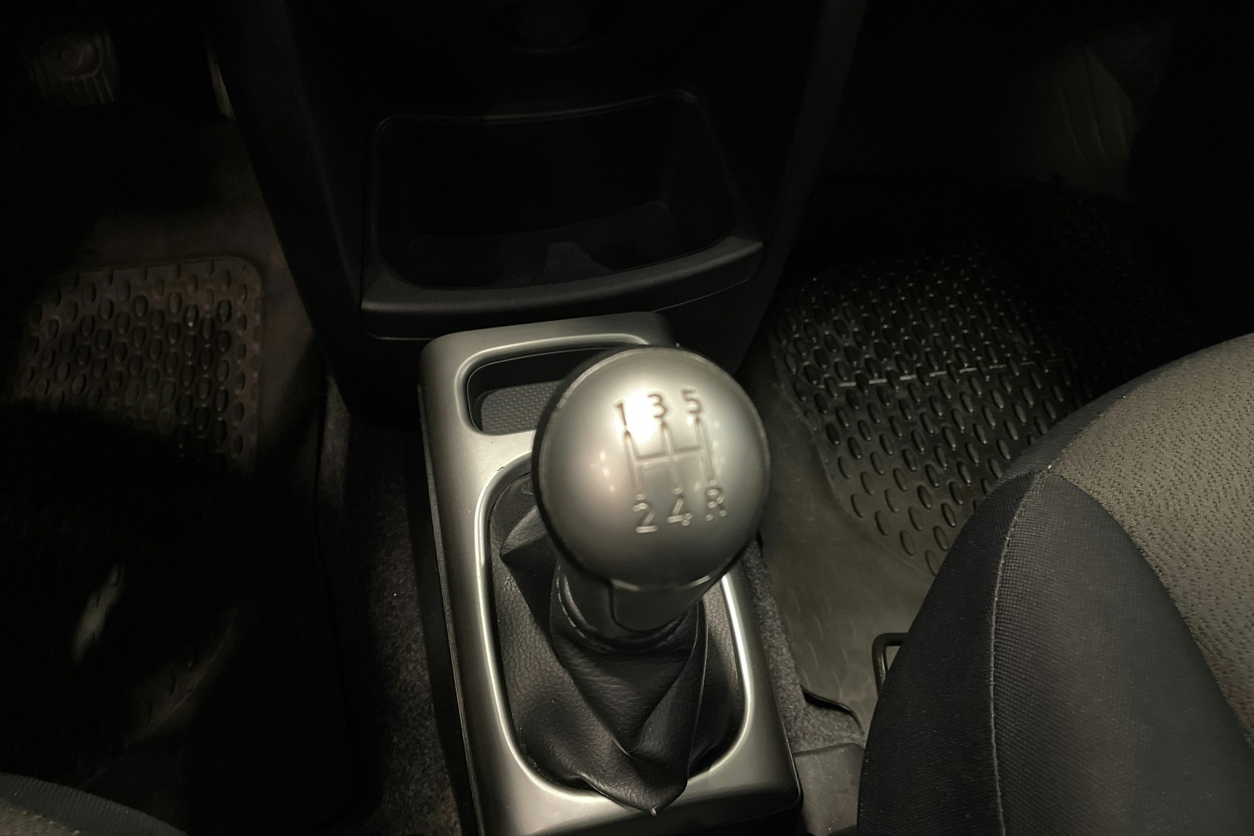 ruskea (beige) Nissan Note 2010 kuva 20.