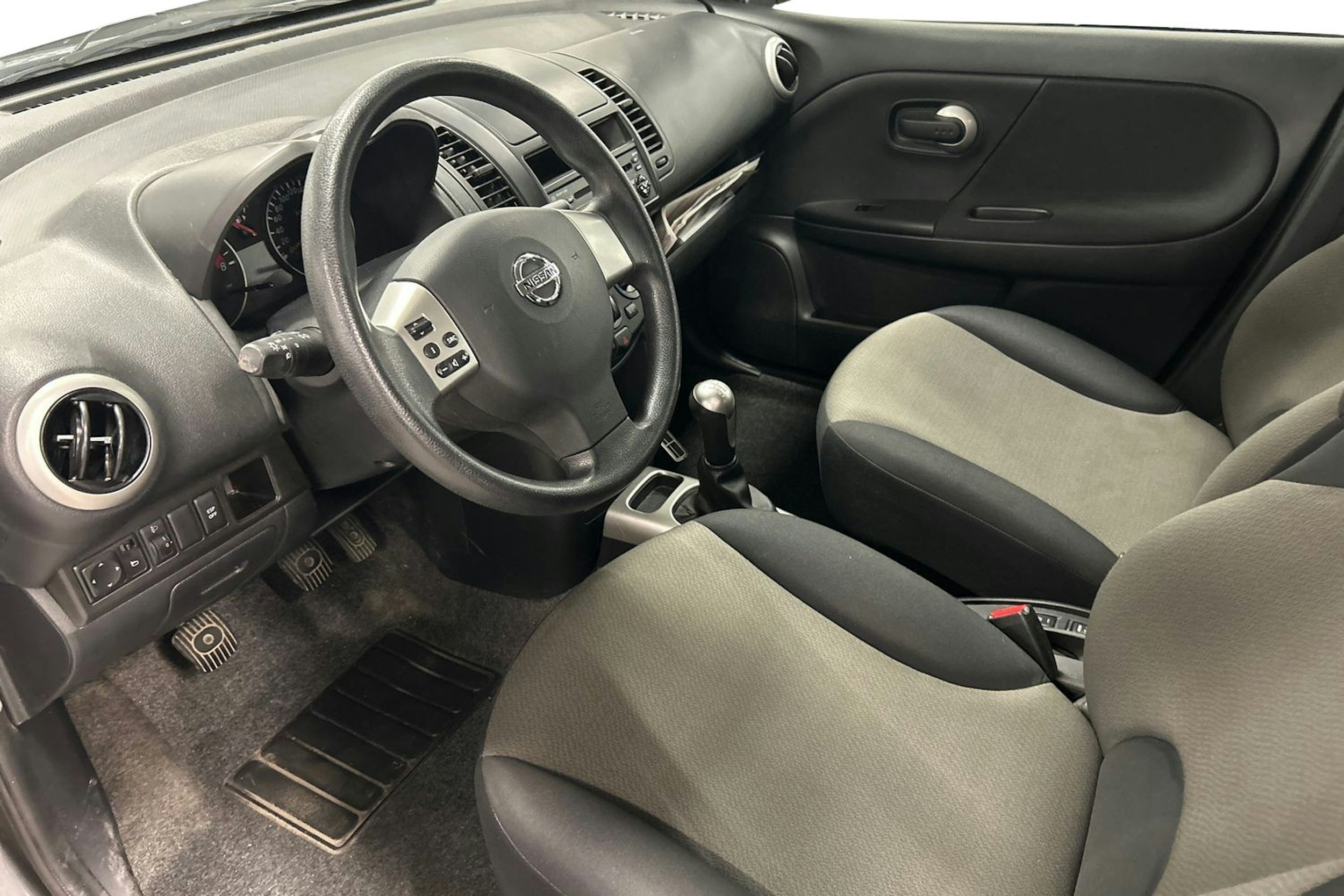 harmaa Nissan Note 2010 kuva 3.