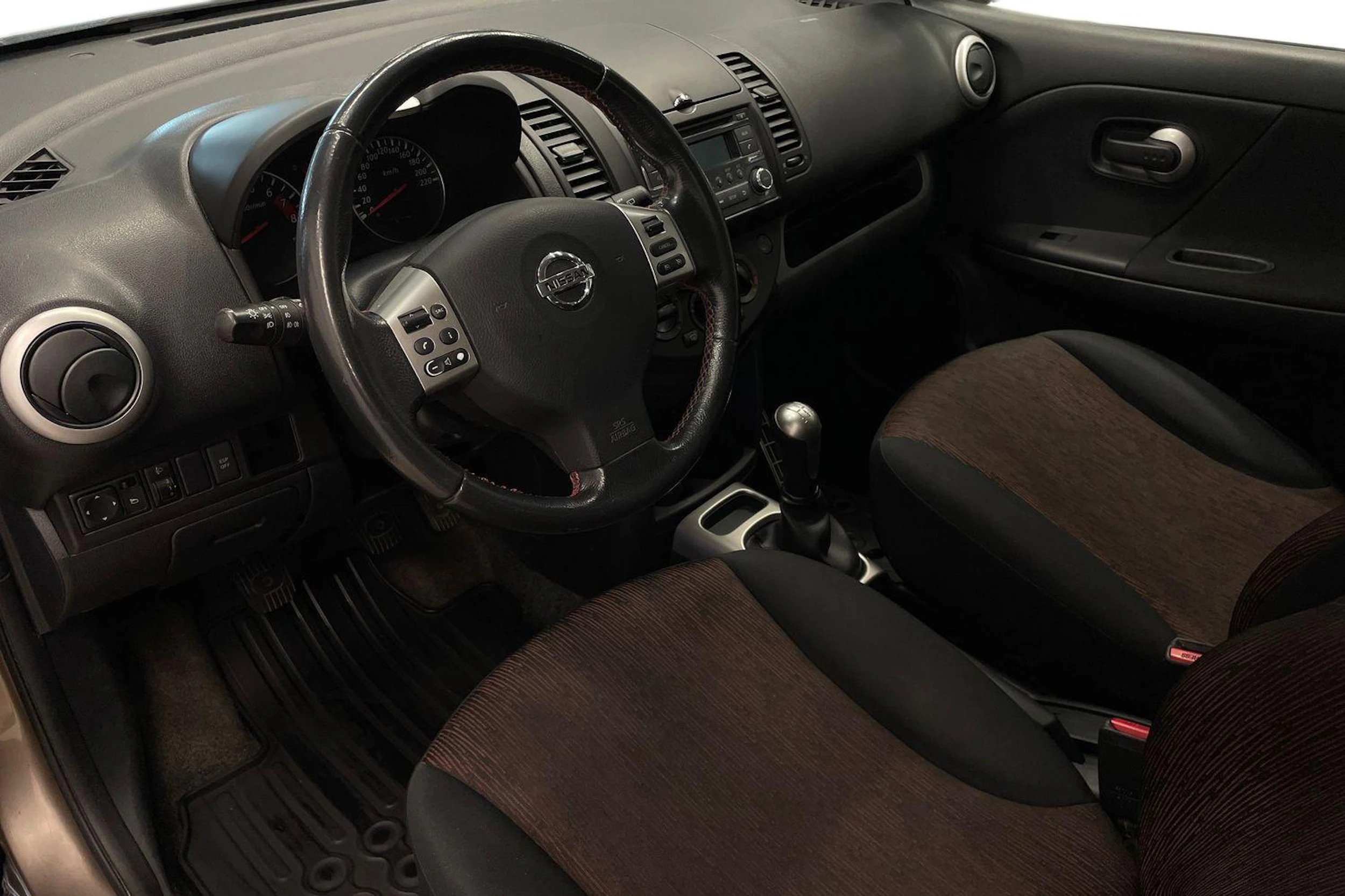 Ruskea (beige) Nissan Note 2011 kuva 6.