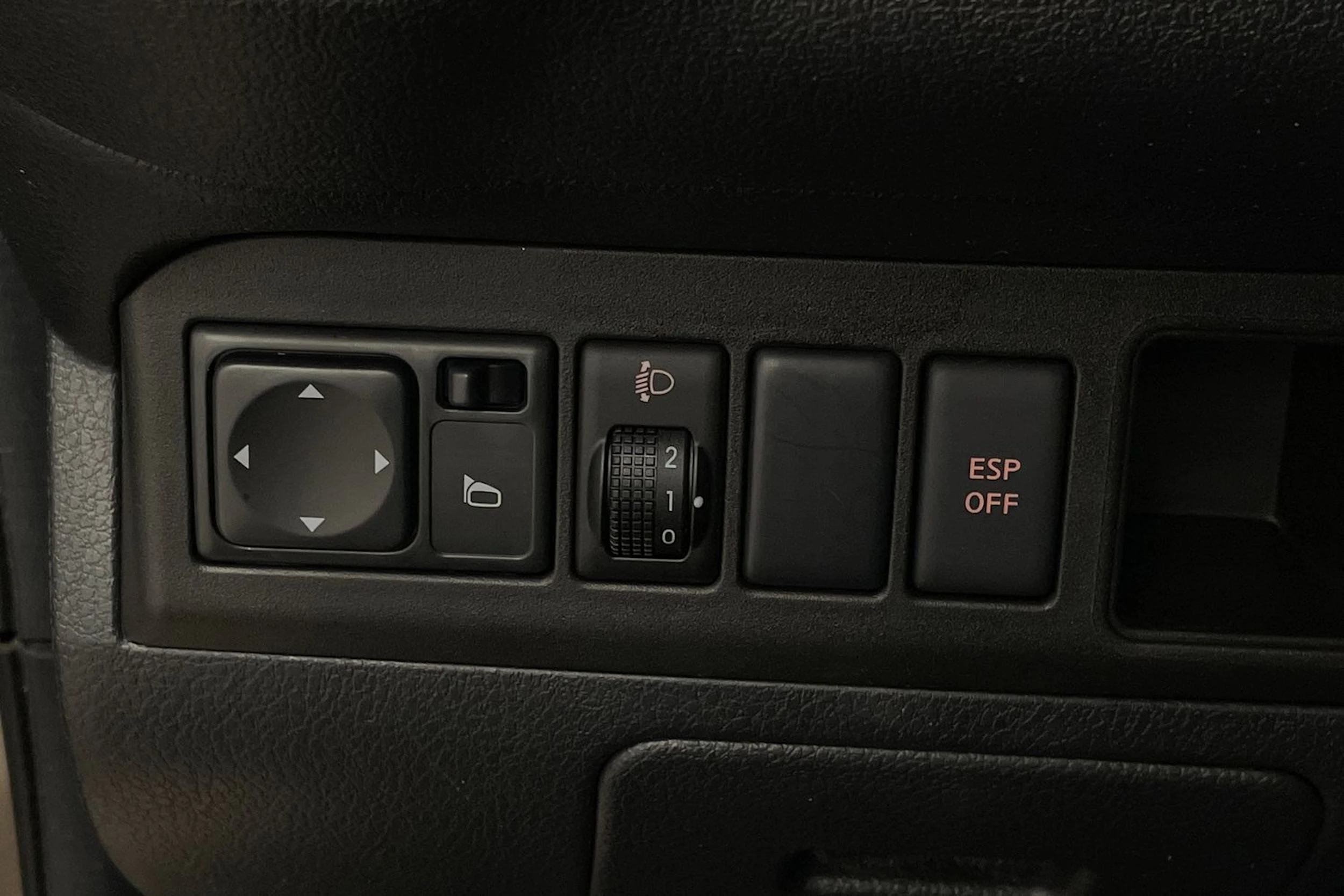 Ruskea (beige) Nissan Note 2011 kuva 12.