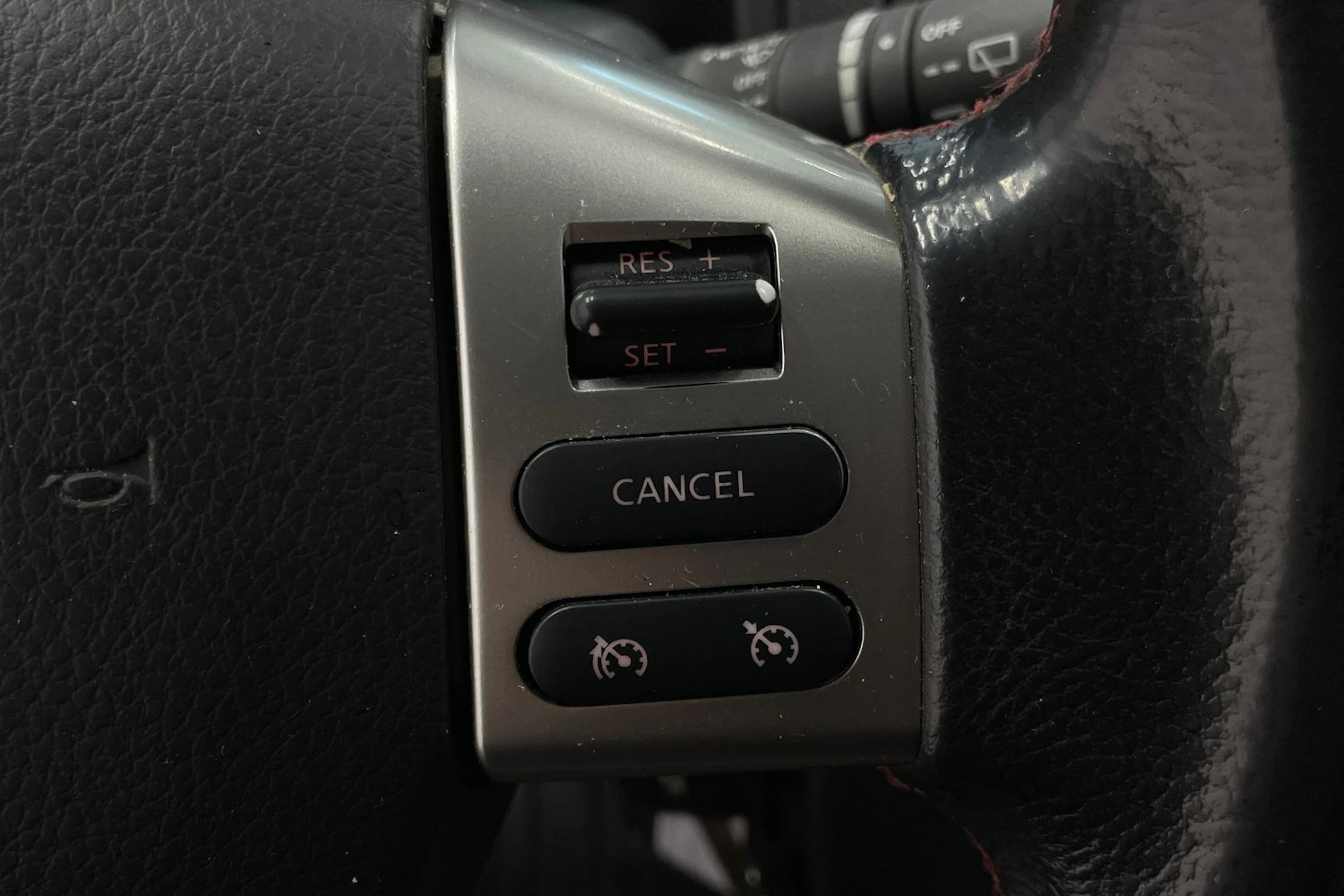 Ruskea (beige) Nissan Note 2011 kuva 15.