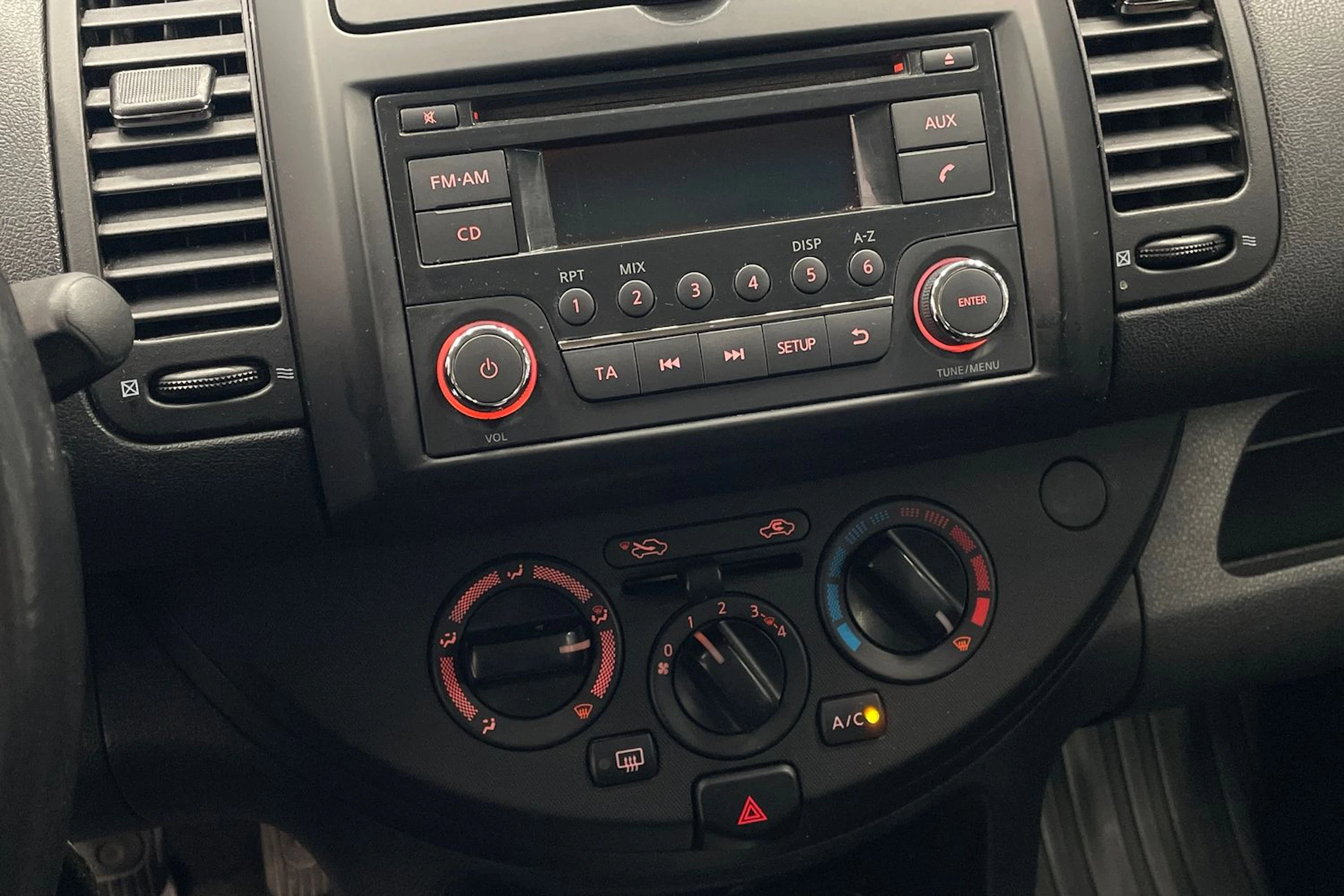 Ruskea (beige) Nissan Note 2011 kuva 17.