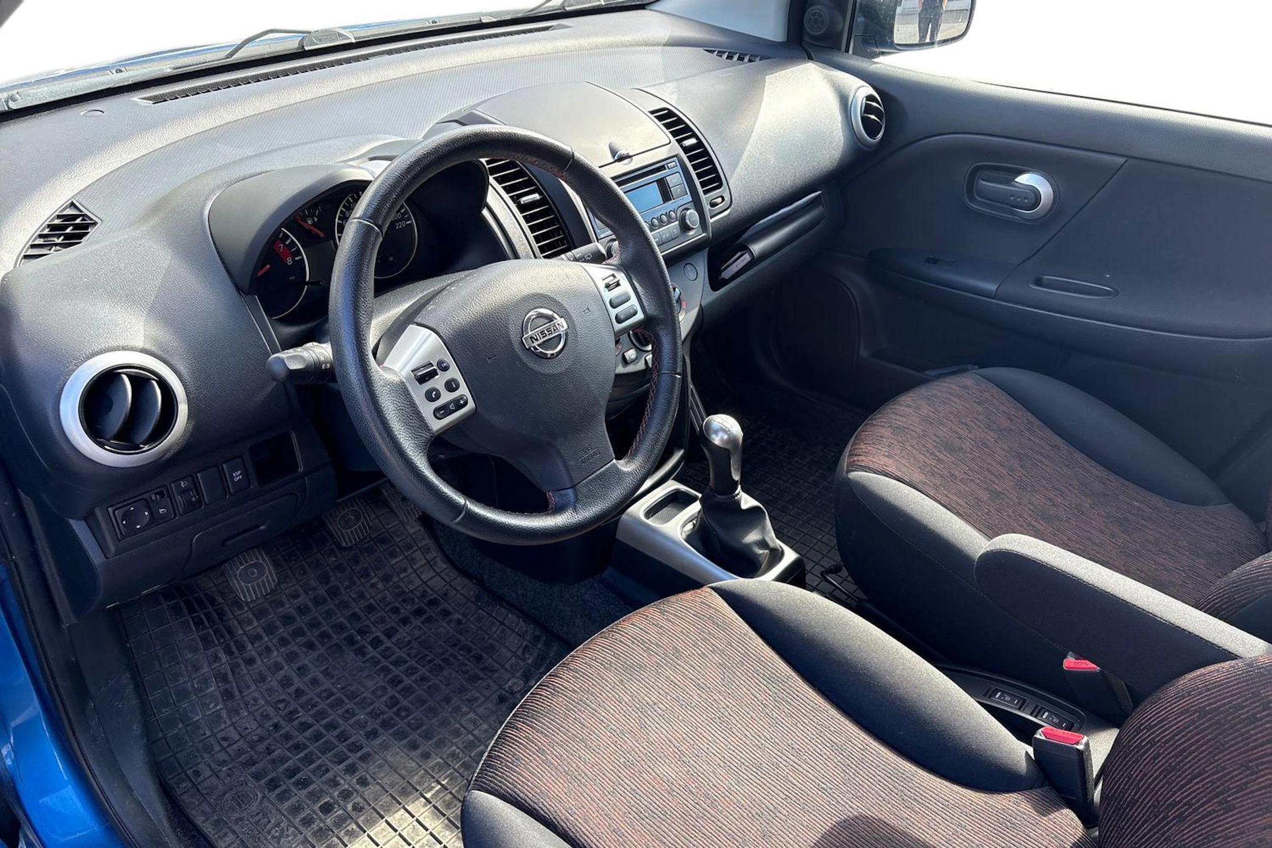 sininen Nissan Note 2012 kuva 3.