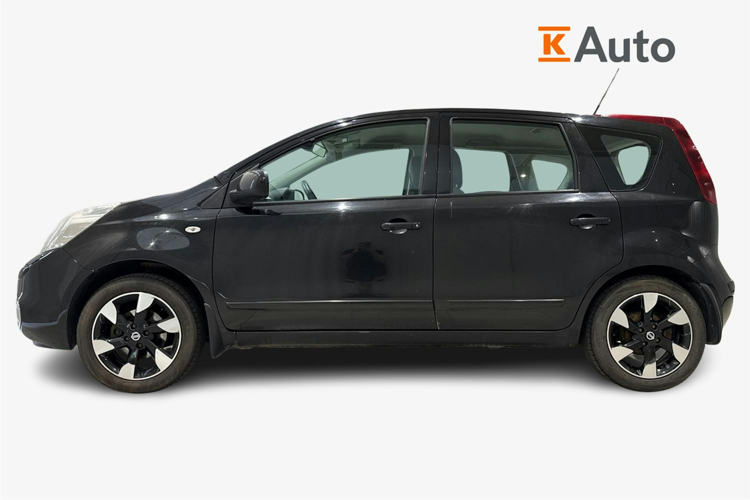 musta Nissan Note 2013 kuva 6.