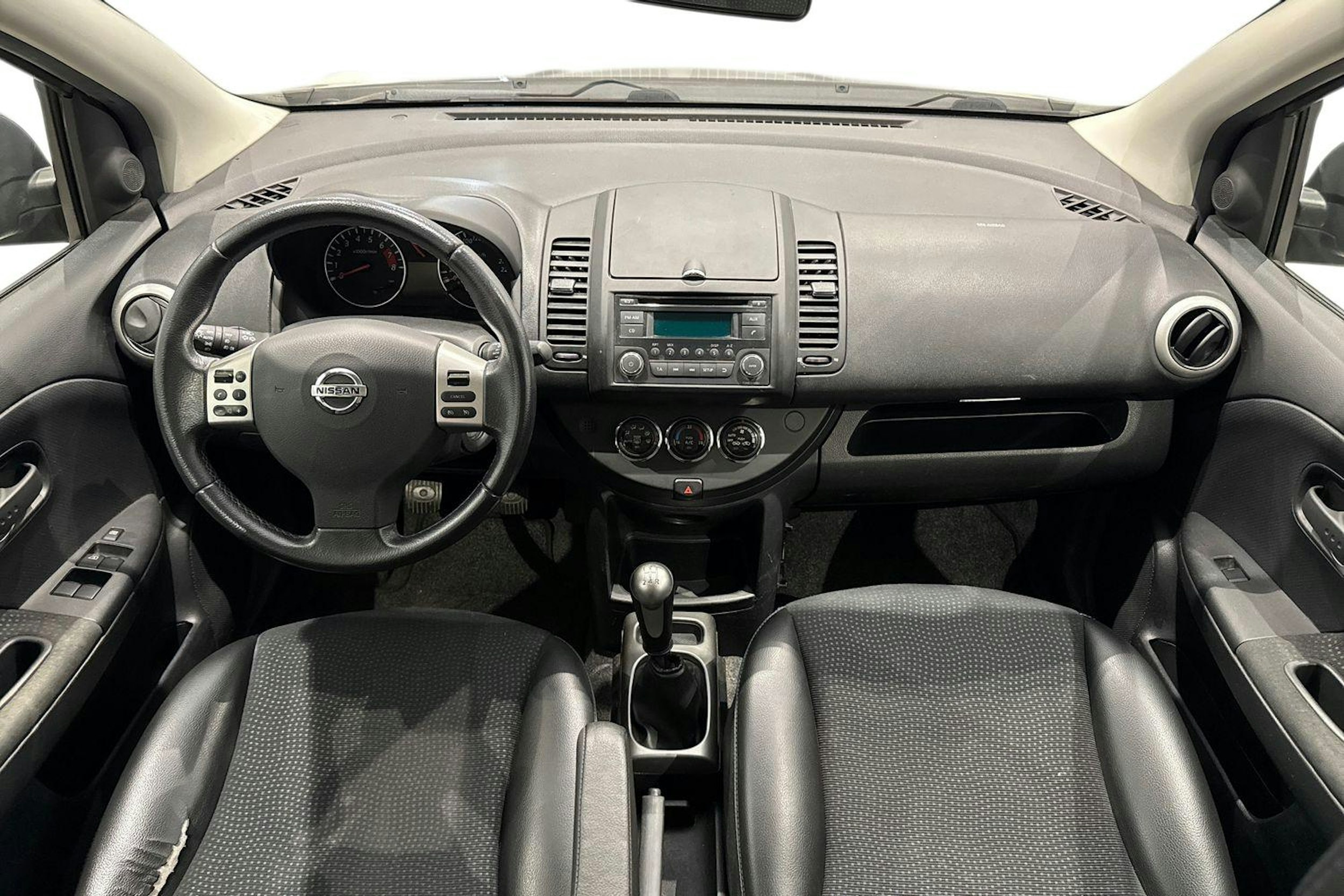 musta Nissan Note 2013 kuva 9.