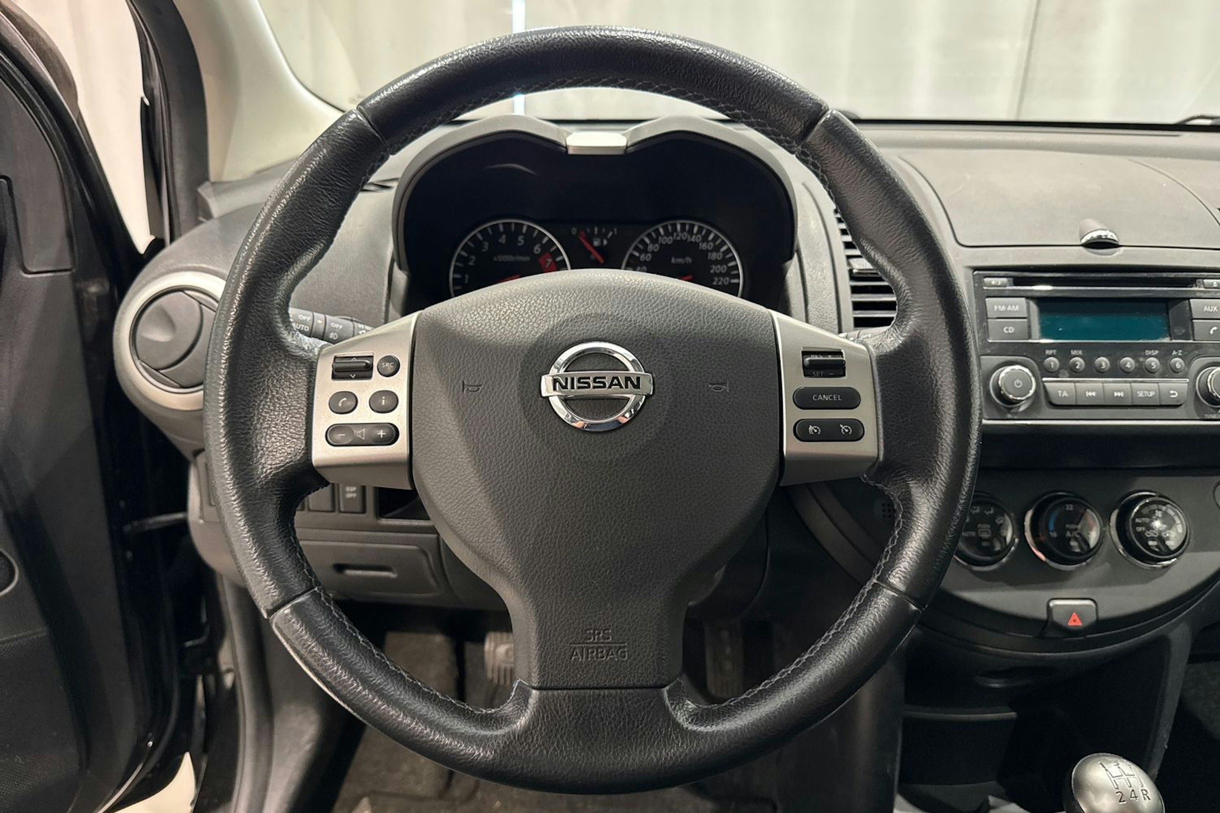 musta Nissan Note 2013 kuva 16.
