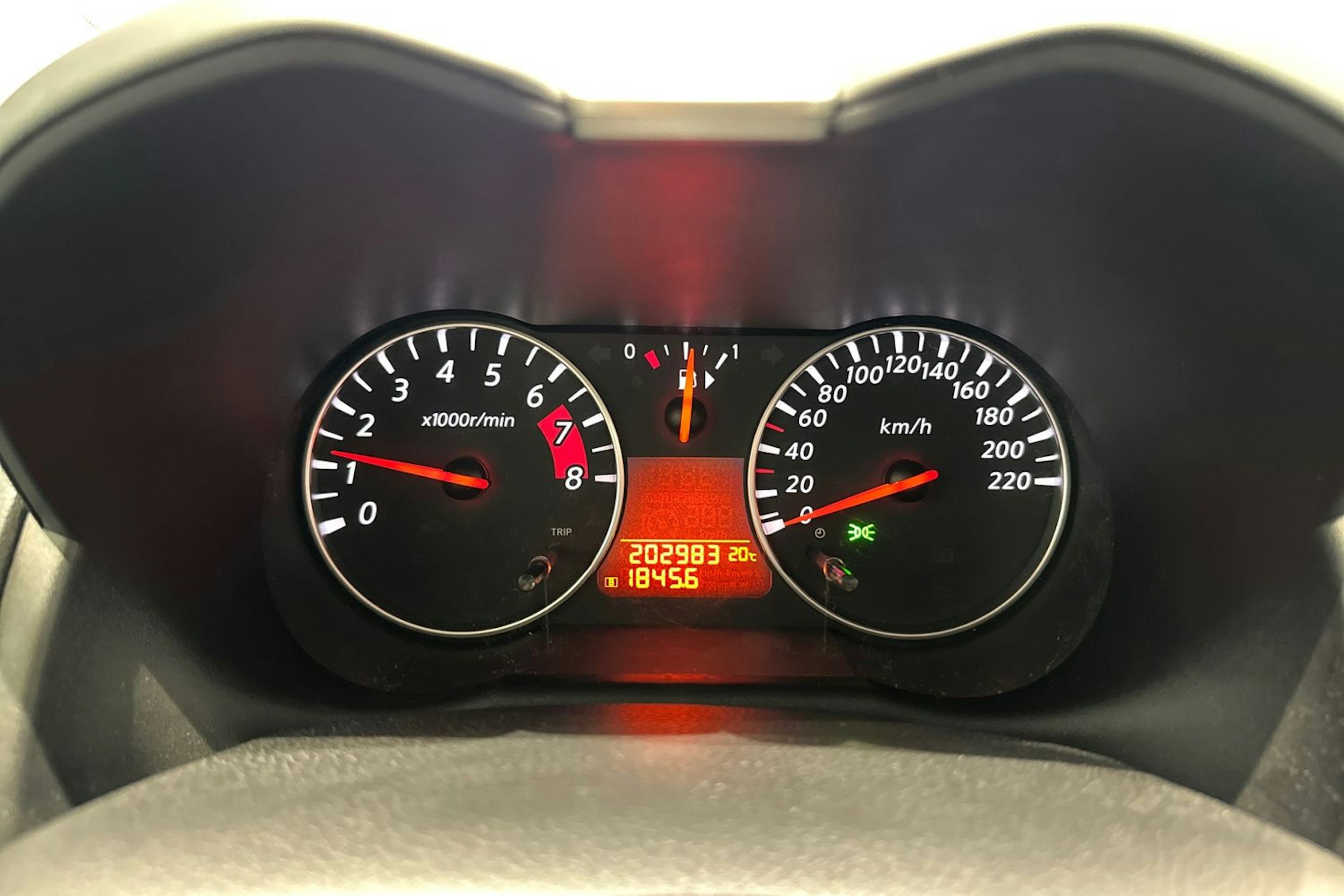 musta Nissan Note 2013 kuva 17.