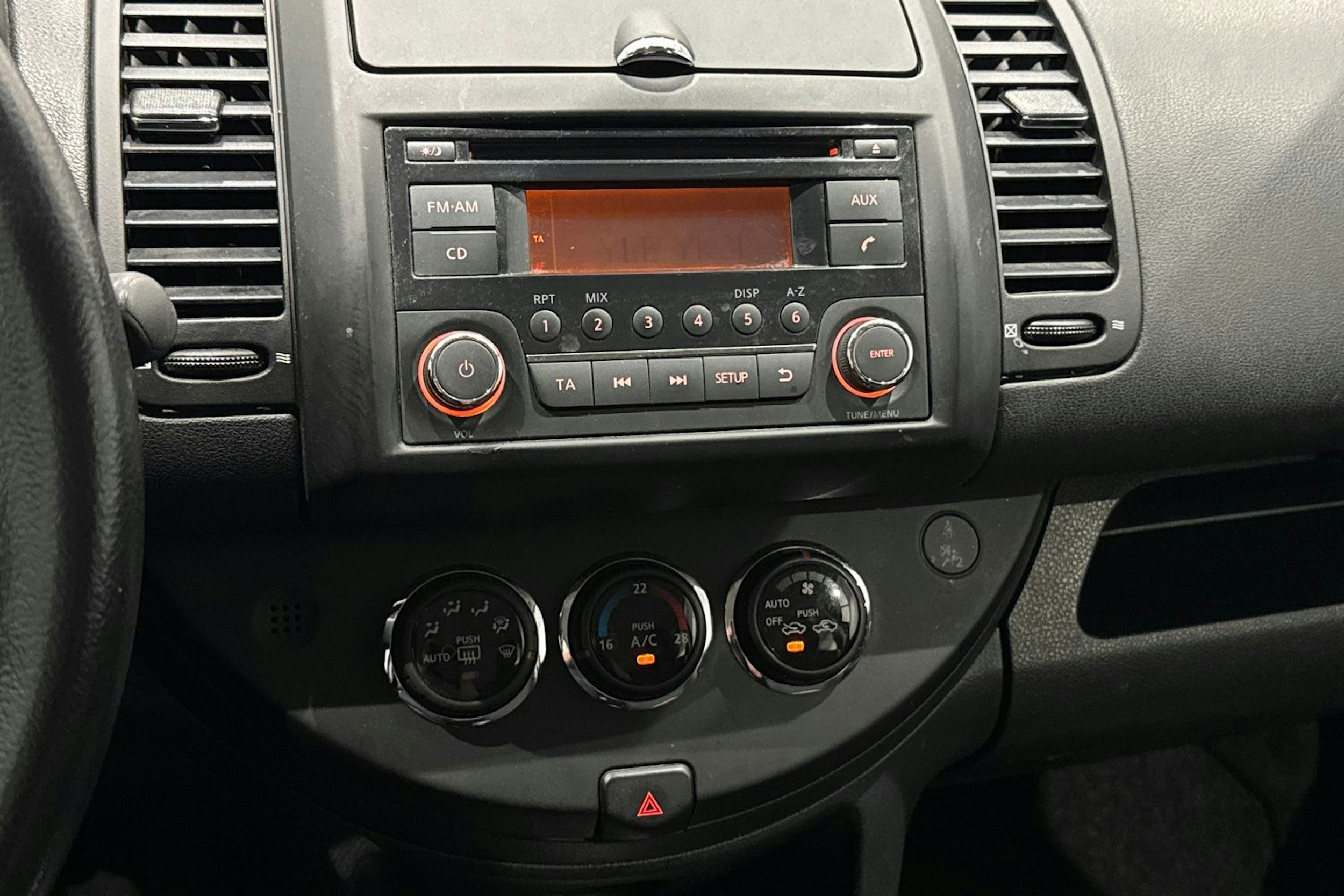 musta Nissan Note 2013 kuva 18.