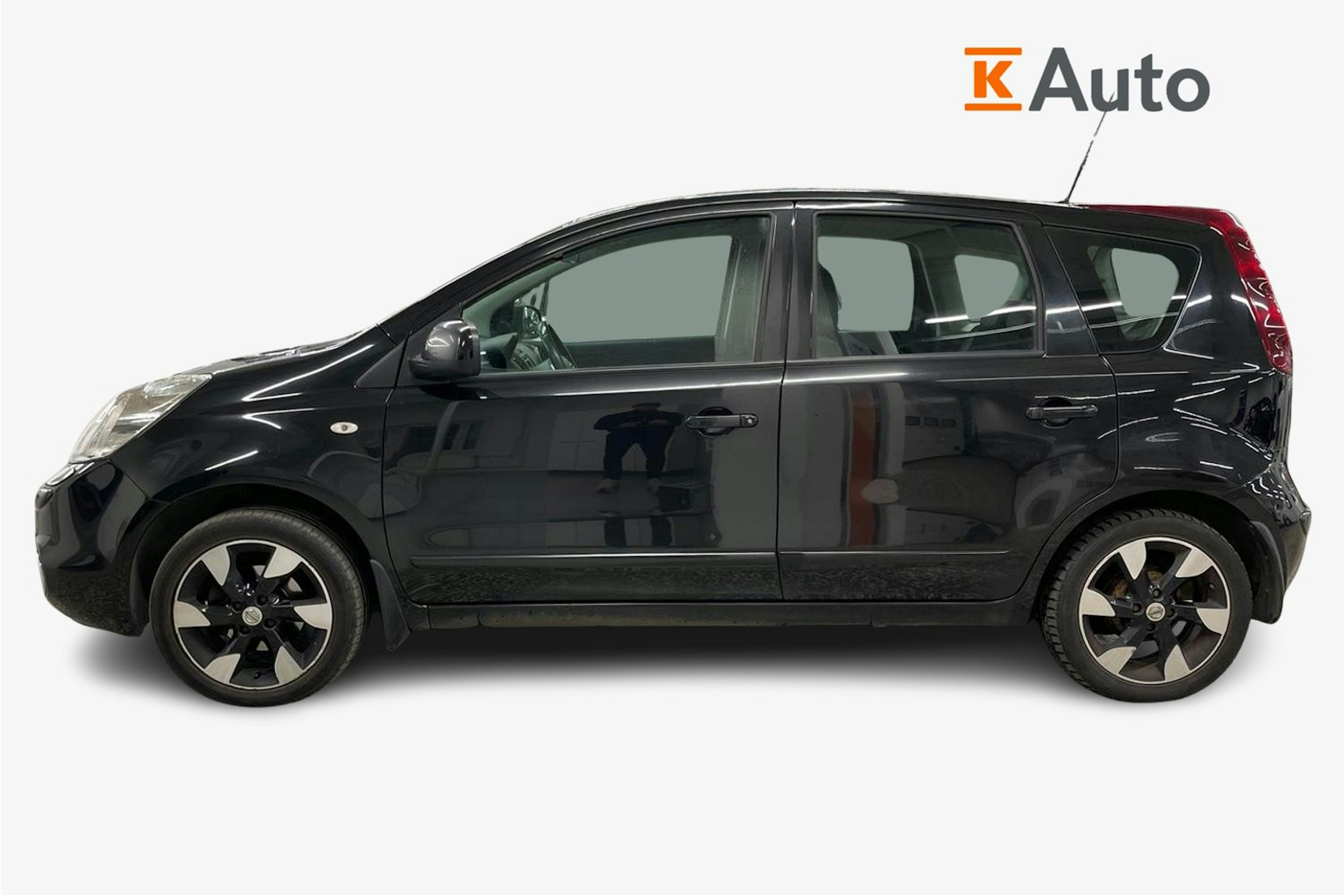 musta Nissan Note 2013 kuva 6.