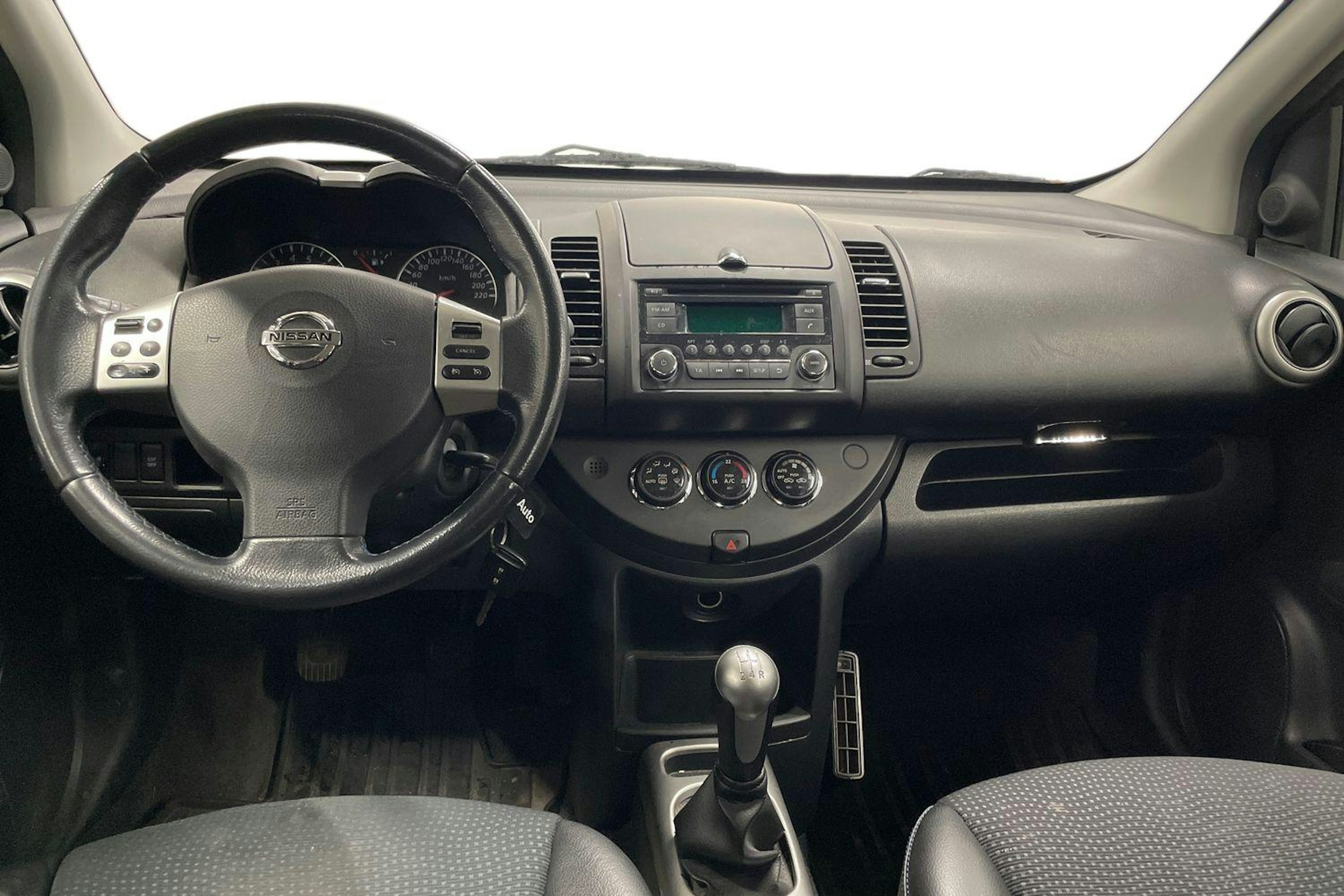 musta Nissan Note 2013 kuva 9.