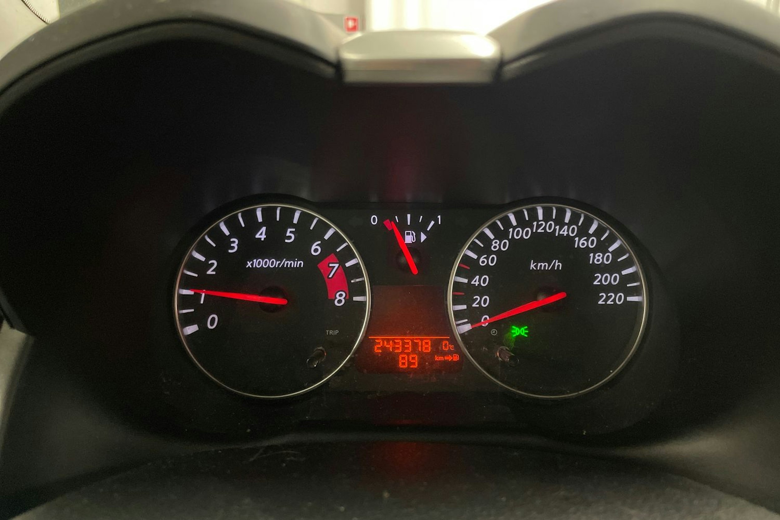 musta Nissan Note 2013 kuva 15.