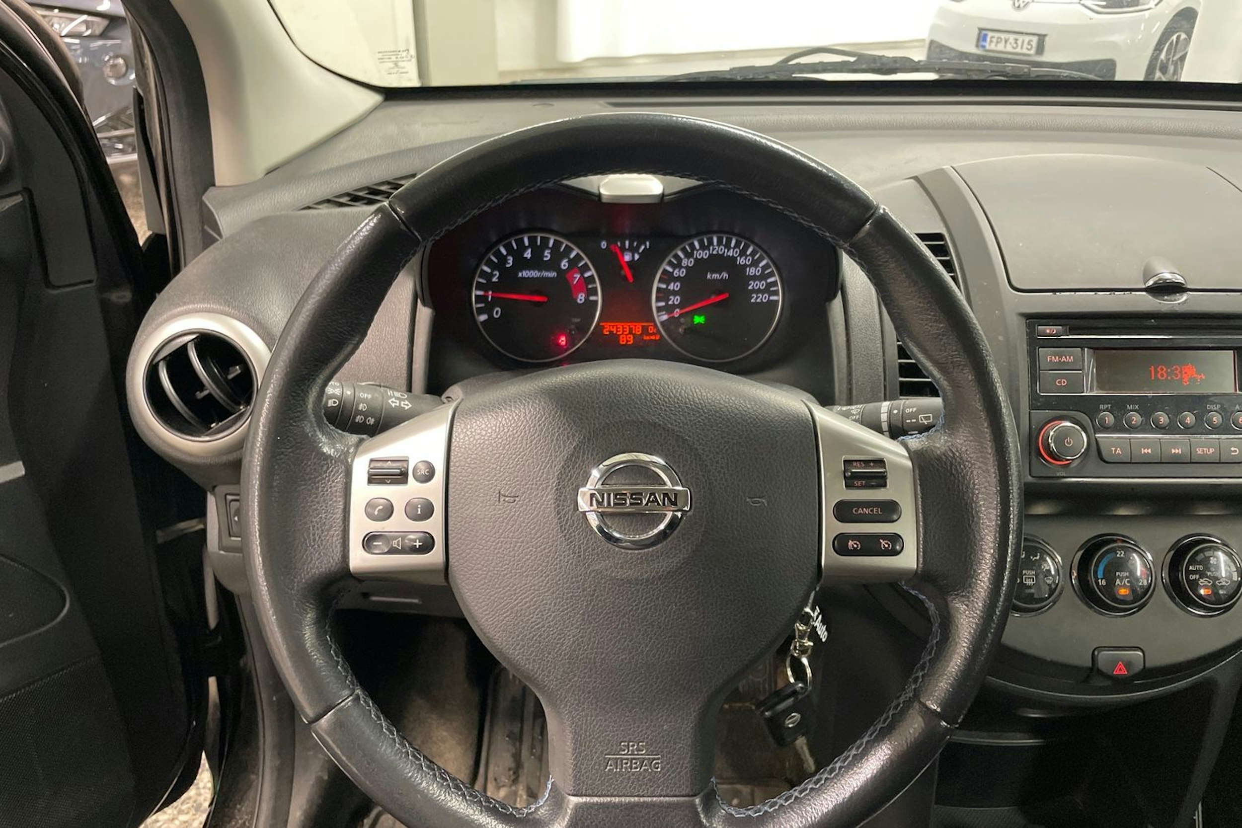 musta Nissan Note 2013 kuva 16.