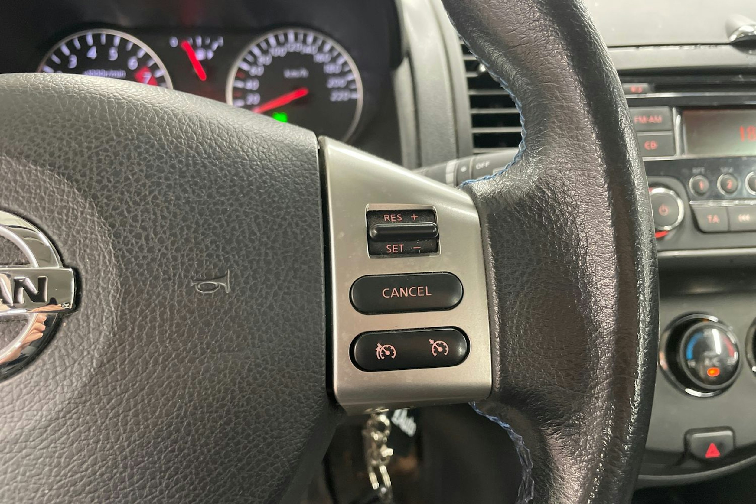 musta Nissan Note 2013 kuva 18.