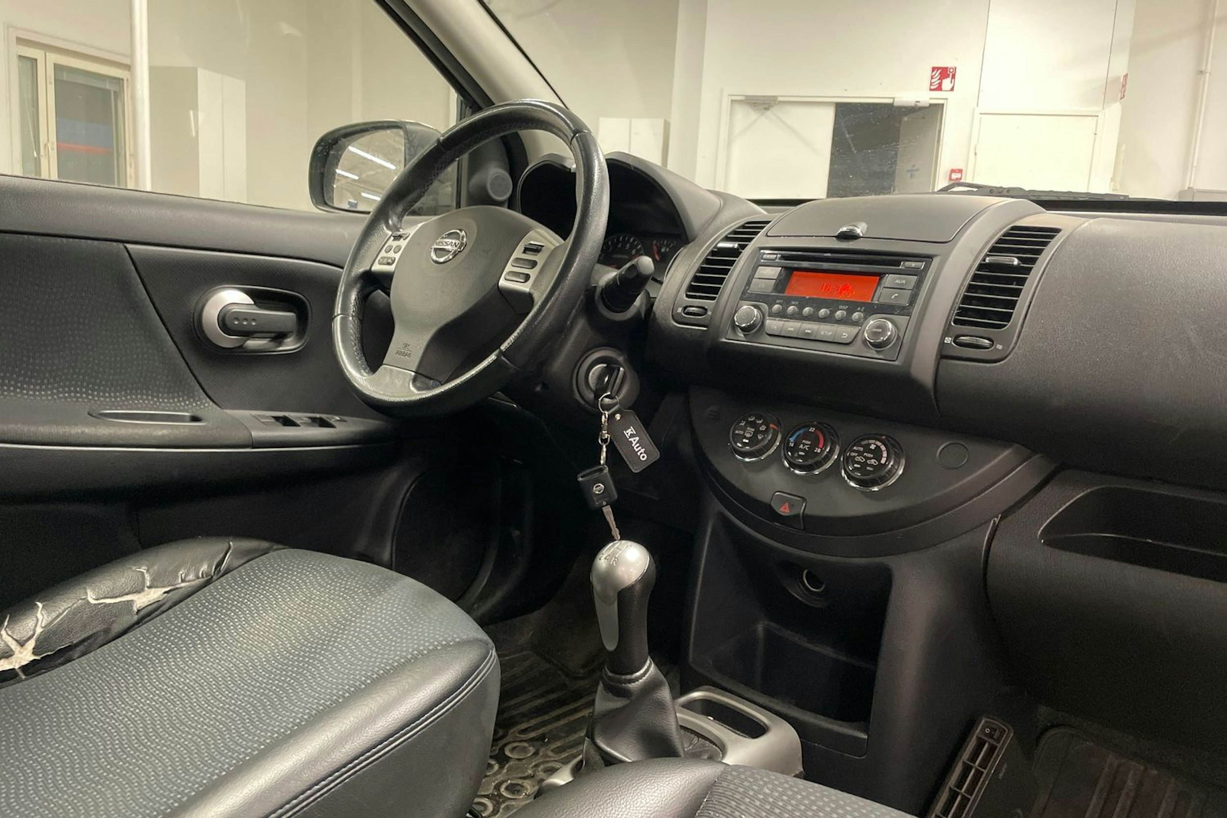 musta Nissan Note 2013 kuva 21.