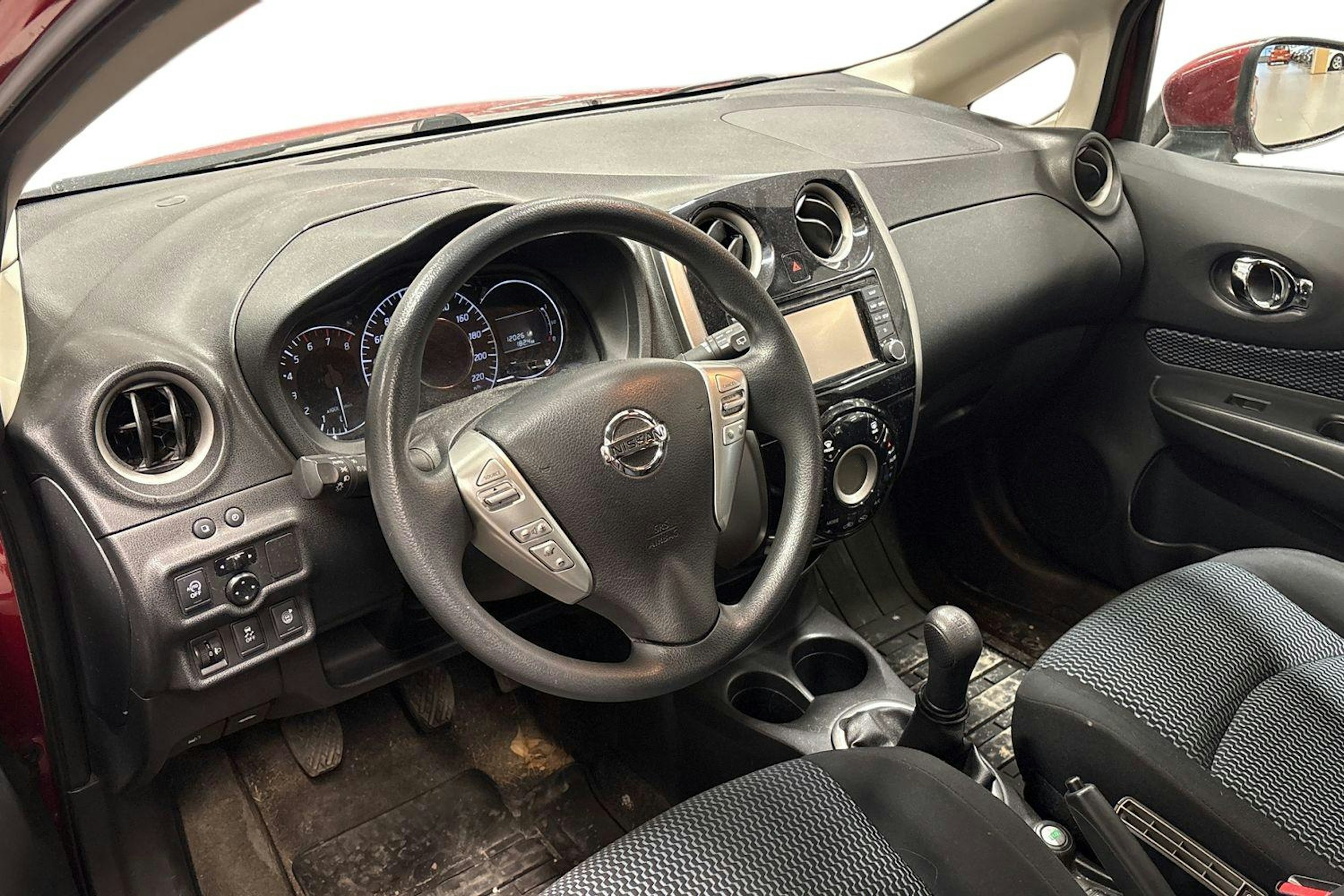 Punainen Nissan Note 2013 kuva 3.