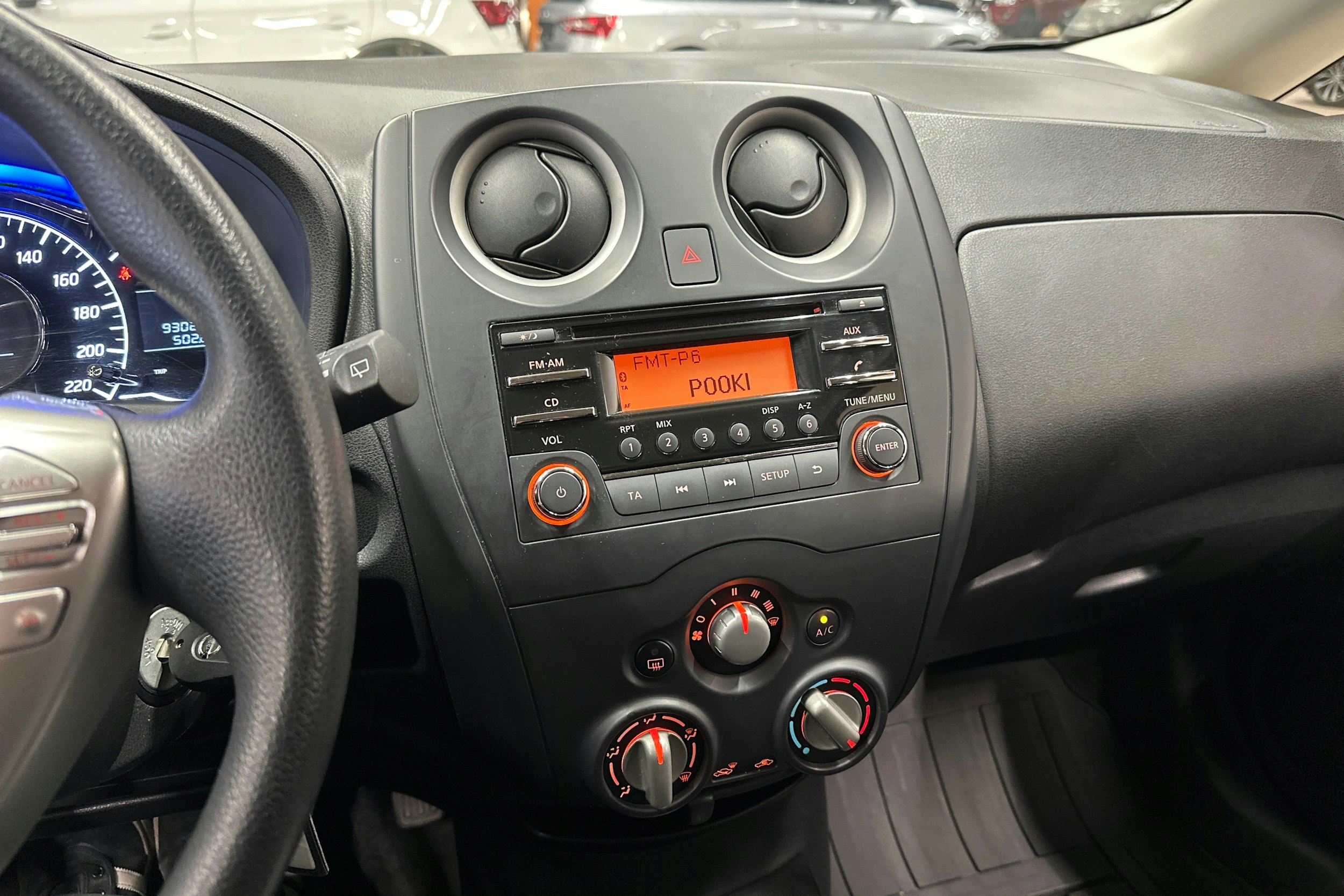 valkoinen Nissan Note 2013 kuva 16.