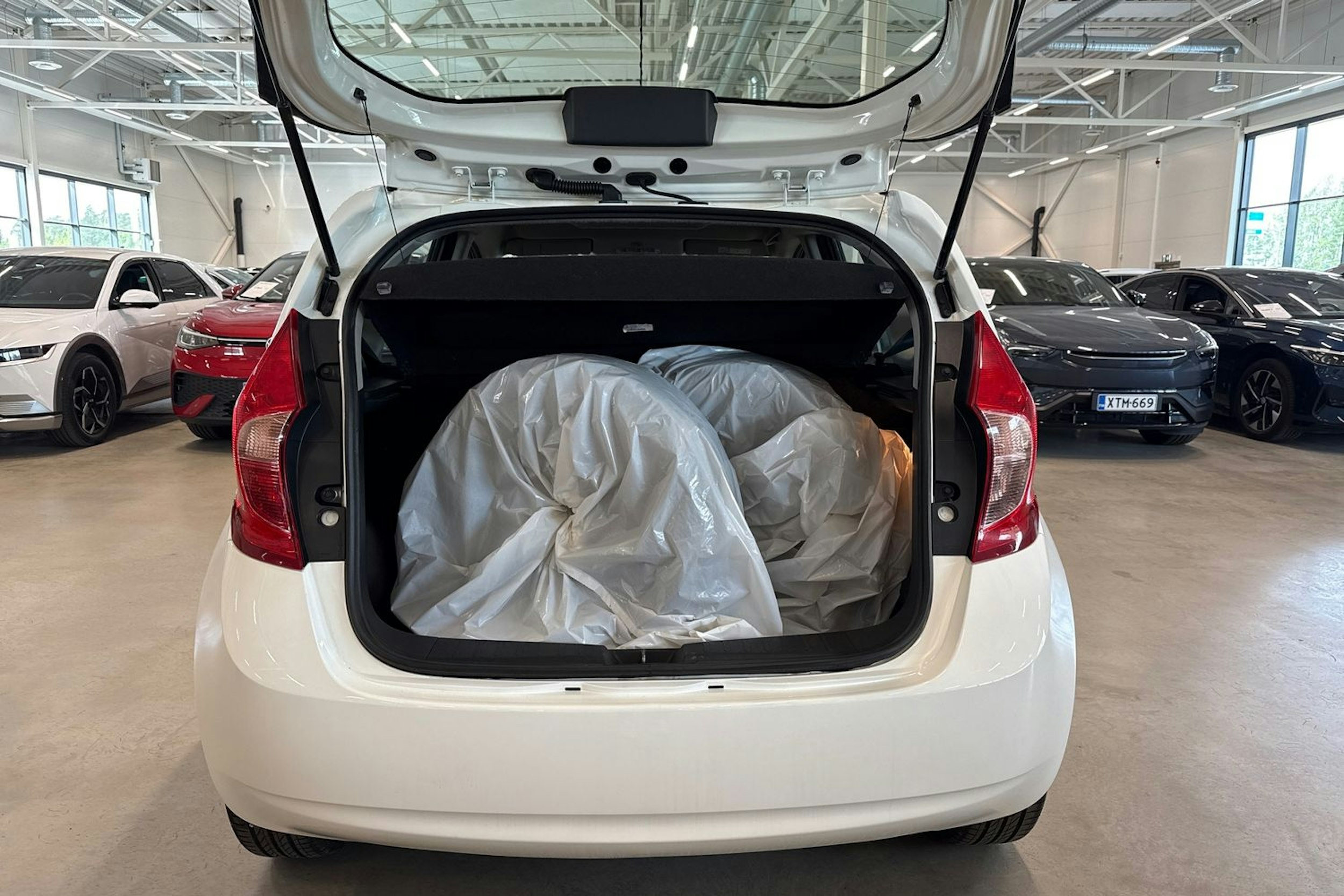 valkoinen Nissan Note 2014 kuva 14.