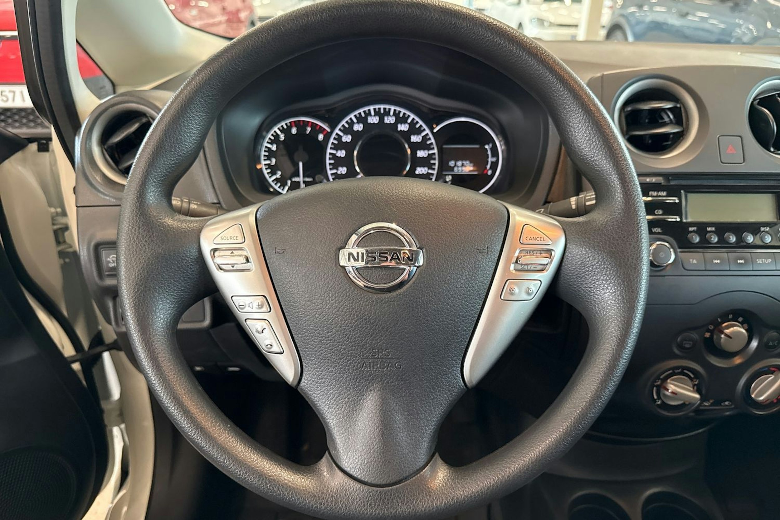 valkoinen Nissan Note 2014 kuva 17.