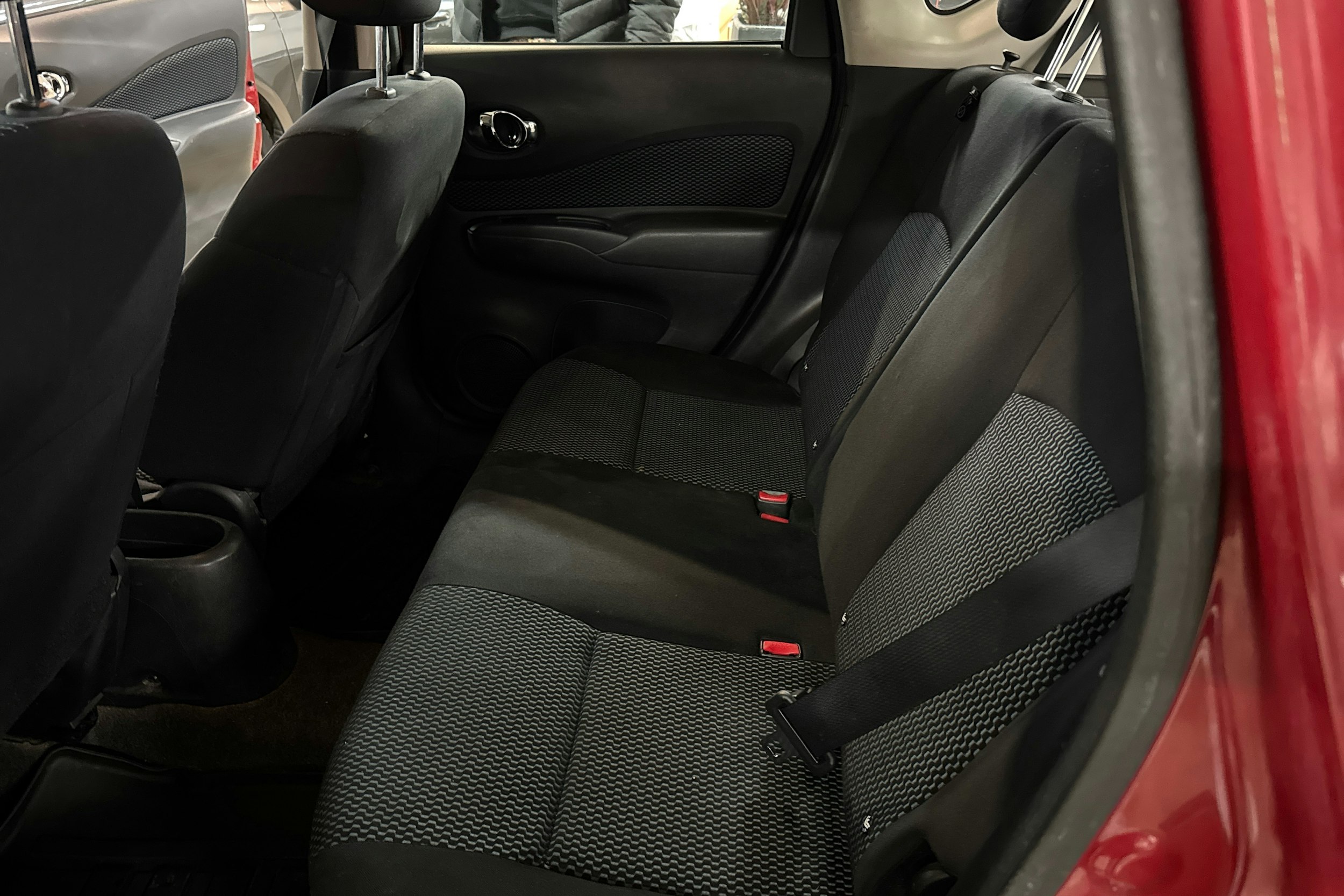 Punainen Nissan Note 2014 kuva 8.