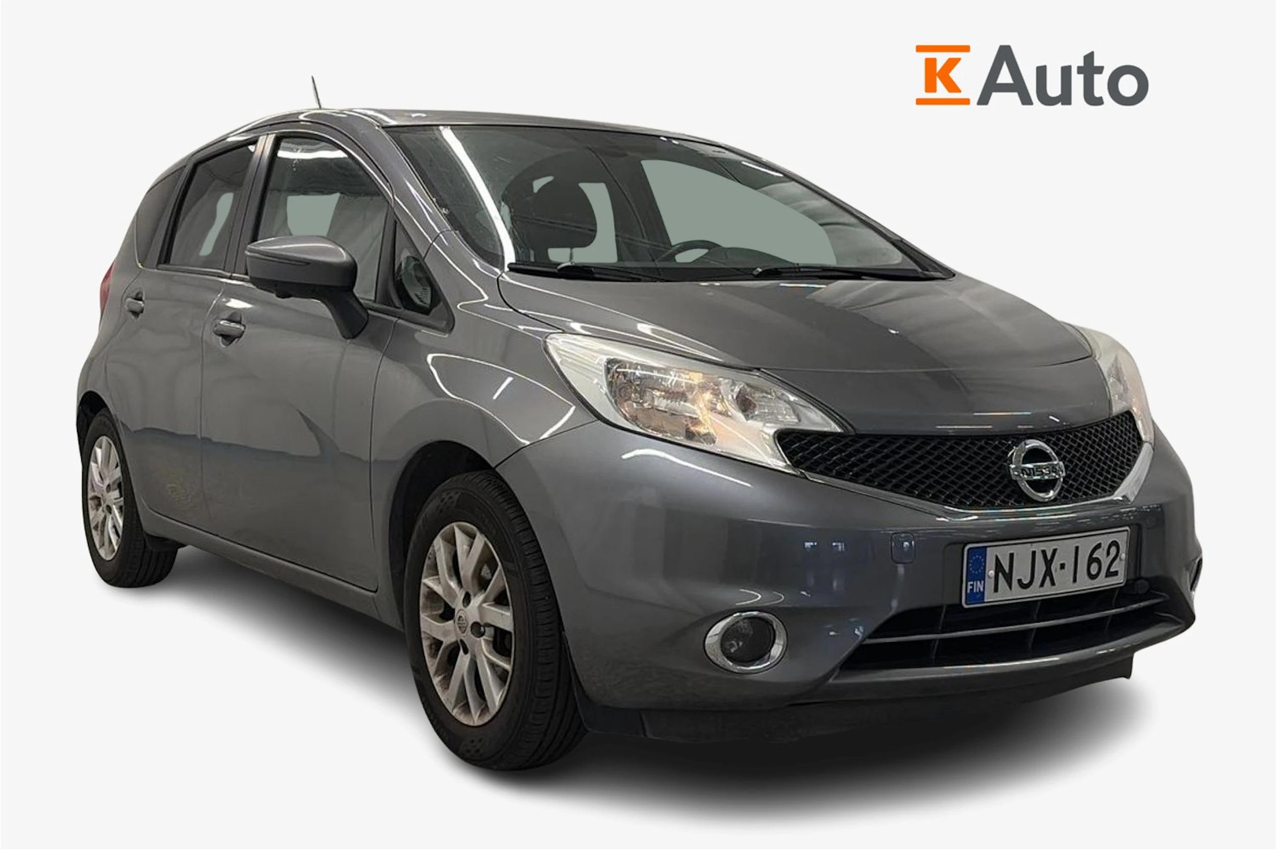 Harmaa Nissan Note 2015 kuva 1.