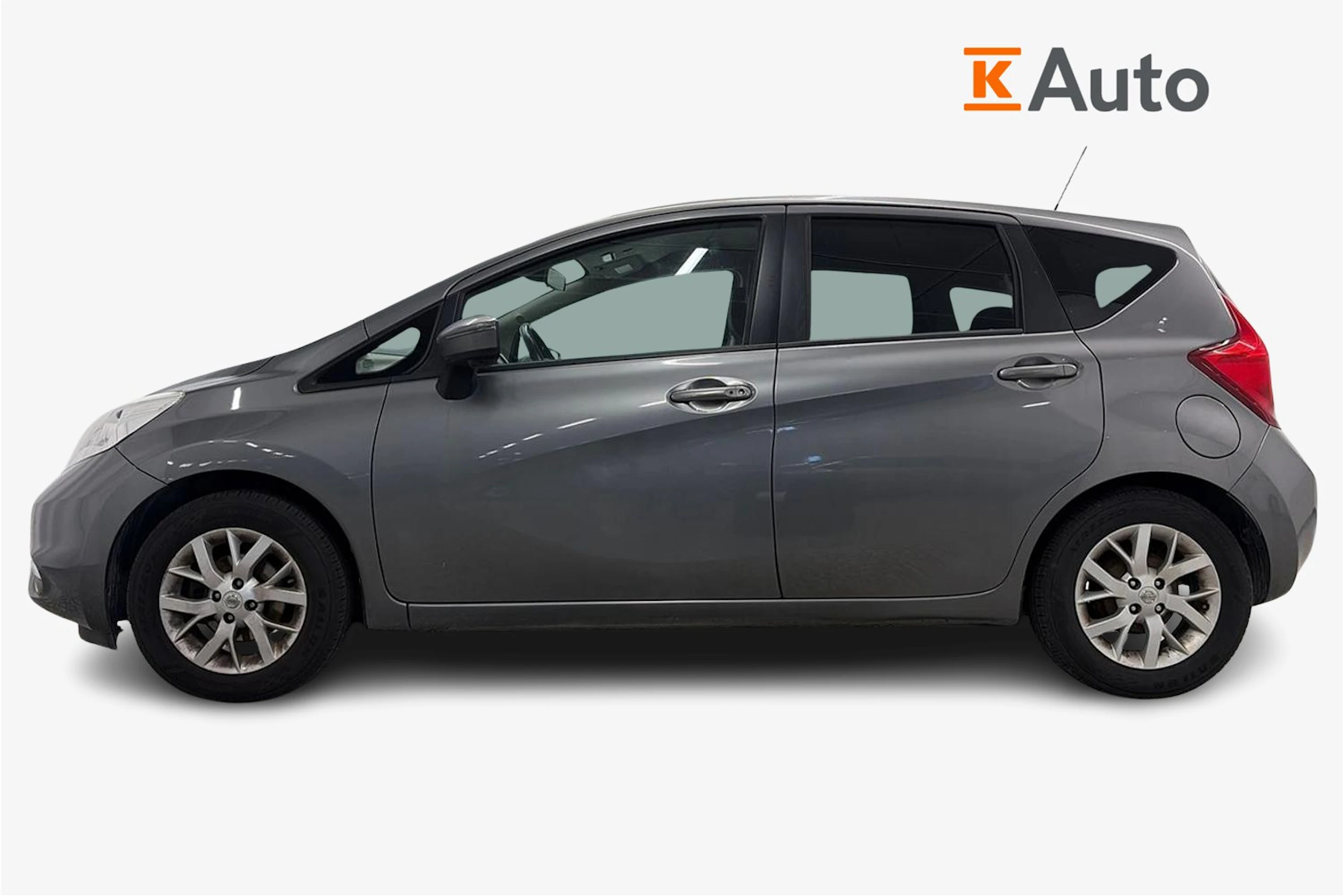Harmaa Nissan Note 2015 kuva 5.