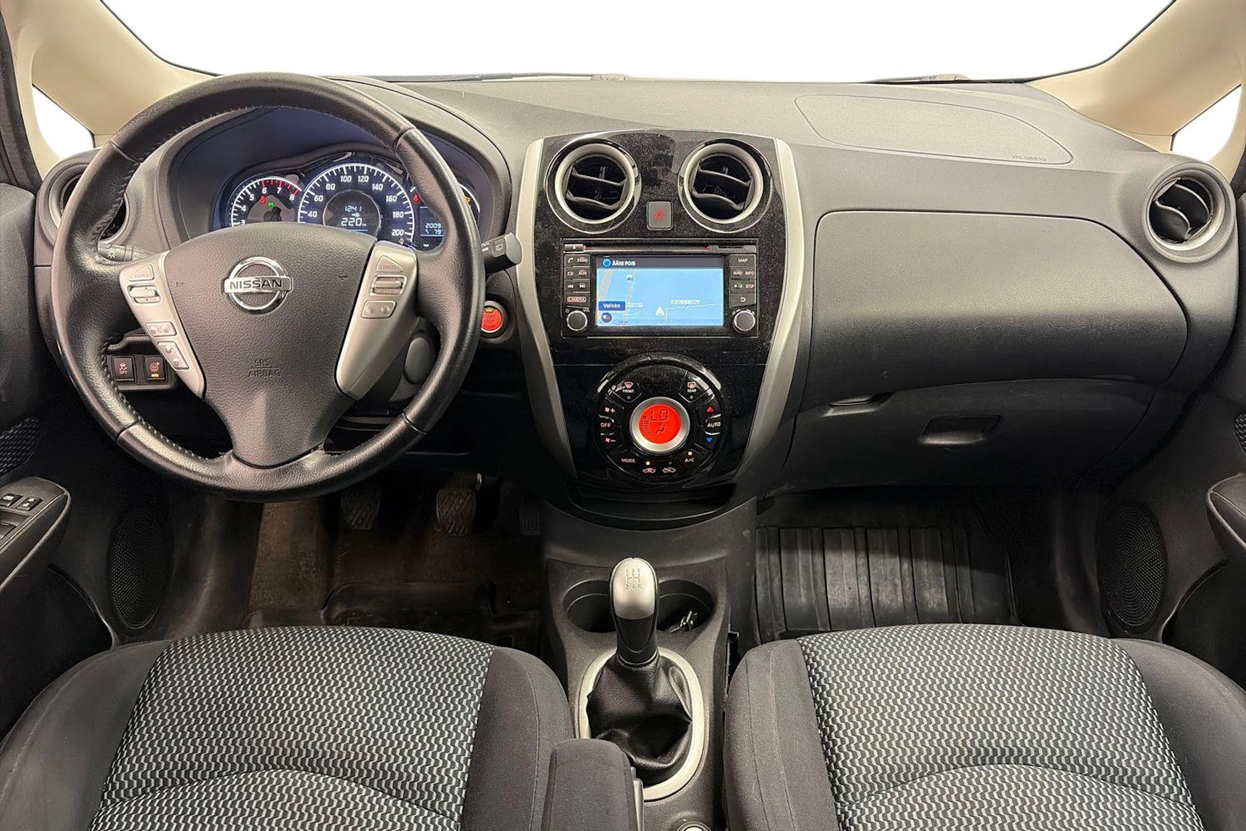 Harmaa Nissan Note 2015 kuva 7.