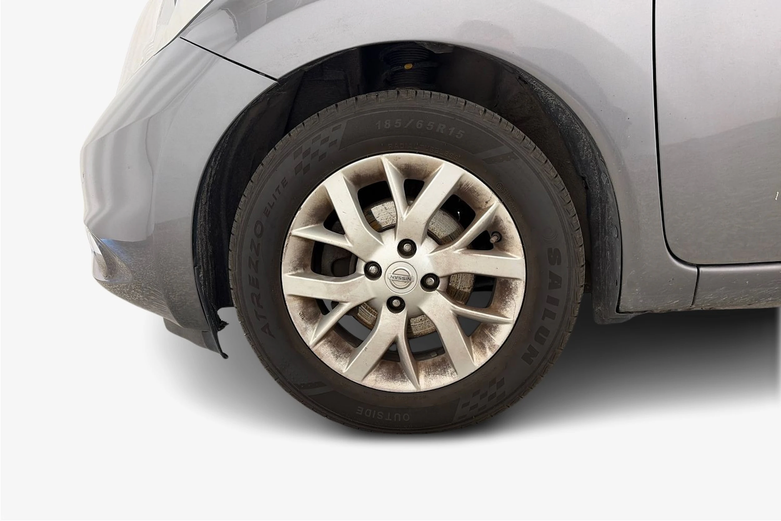 Harmaa Nissan Note 2015 kuva 9.