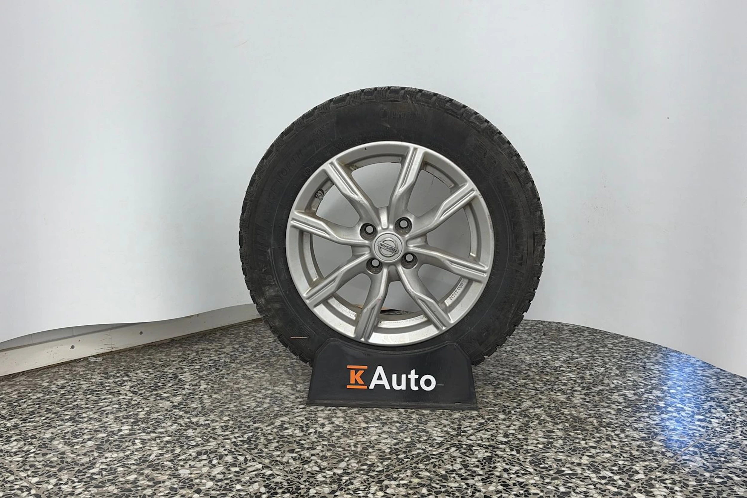 Harmaa Nissan Note 2015 kuva 10.