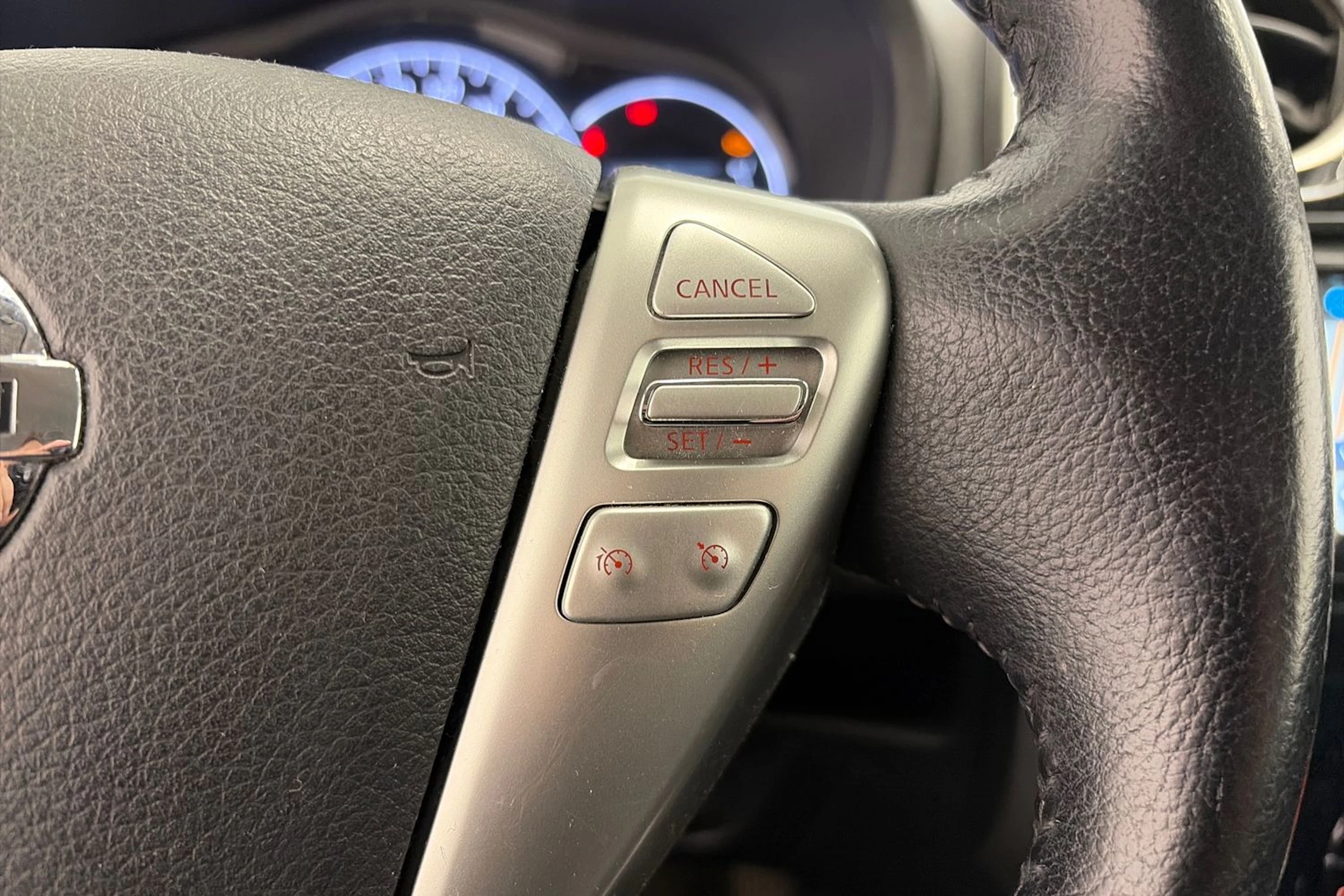 Harmaa Nissan Note 2015 kuva 15.