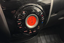 Harmaa Nissan Note 2015 kuva 19.