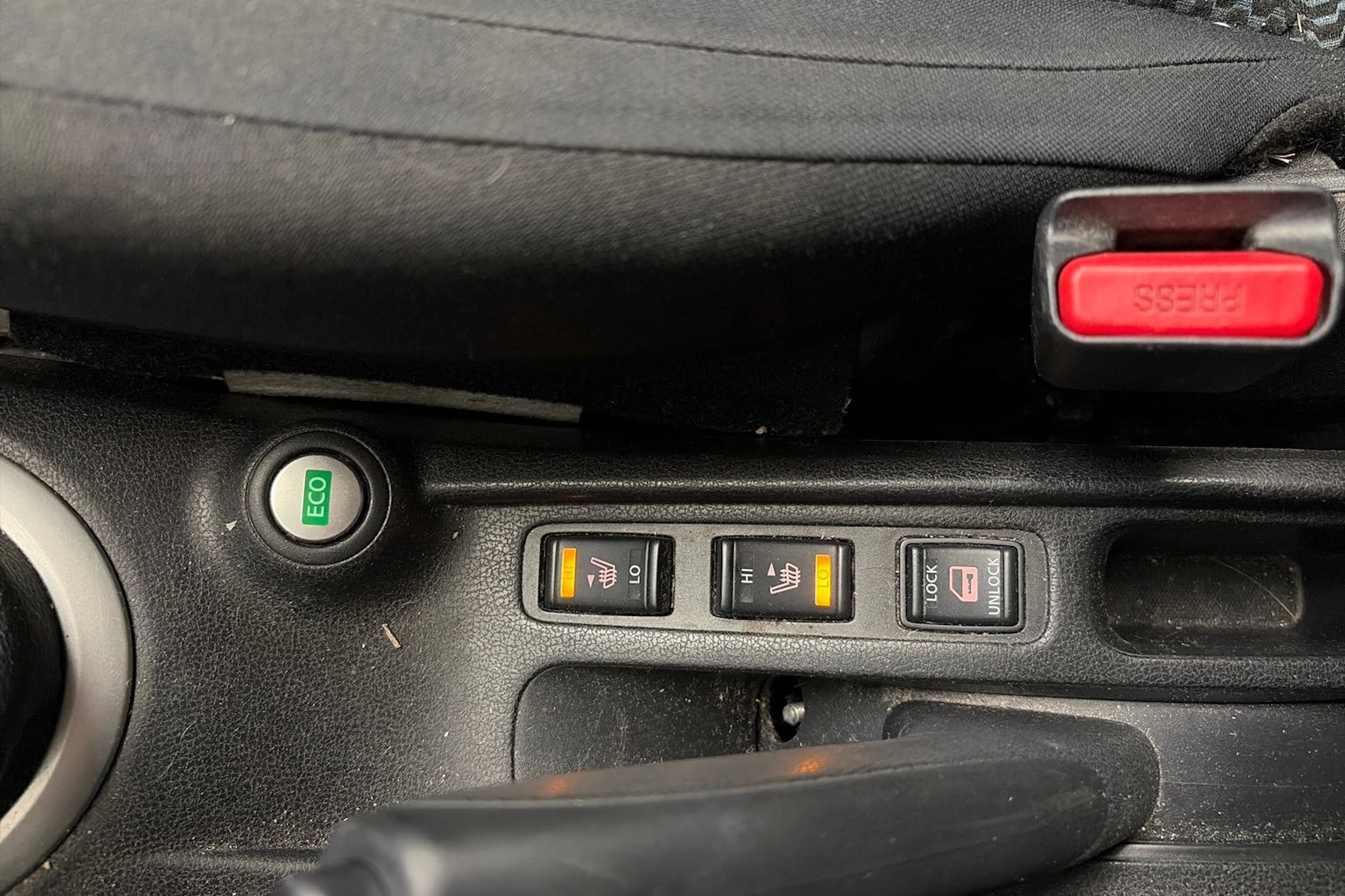 Harmaa Nissan Note 2015 kuva 20.