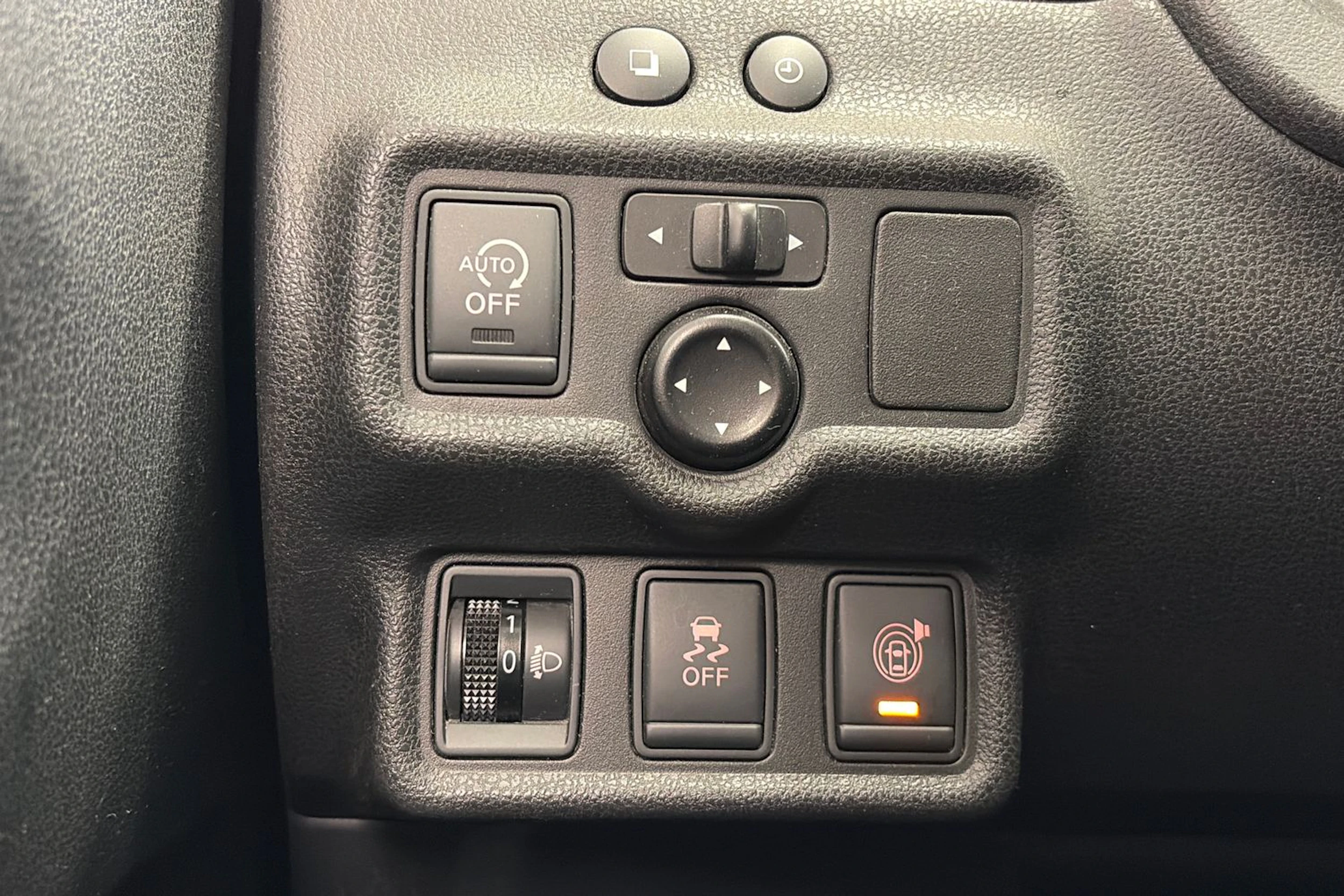 Harmaa Nissan Note 2015 kuva 21.