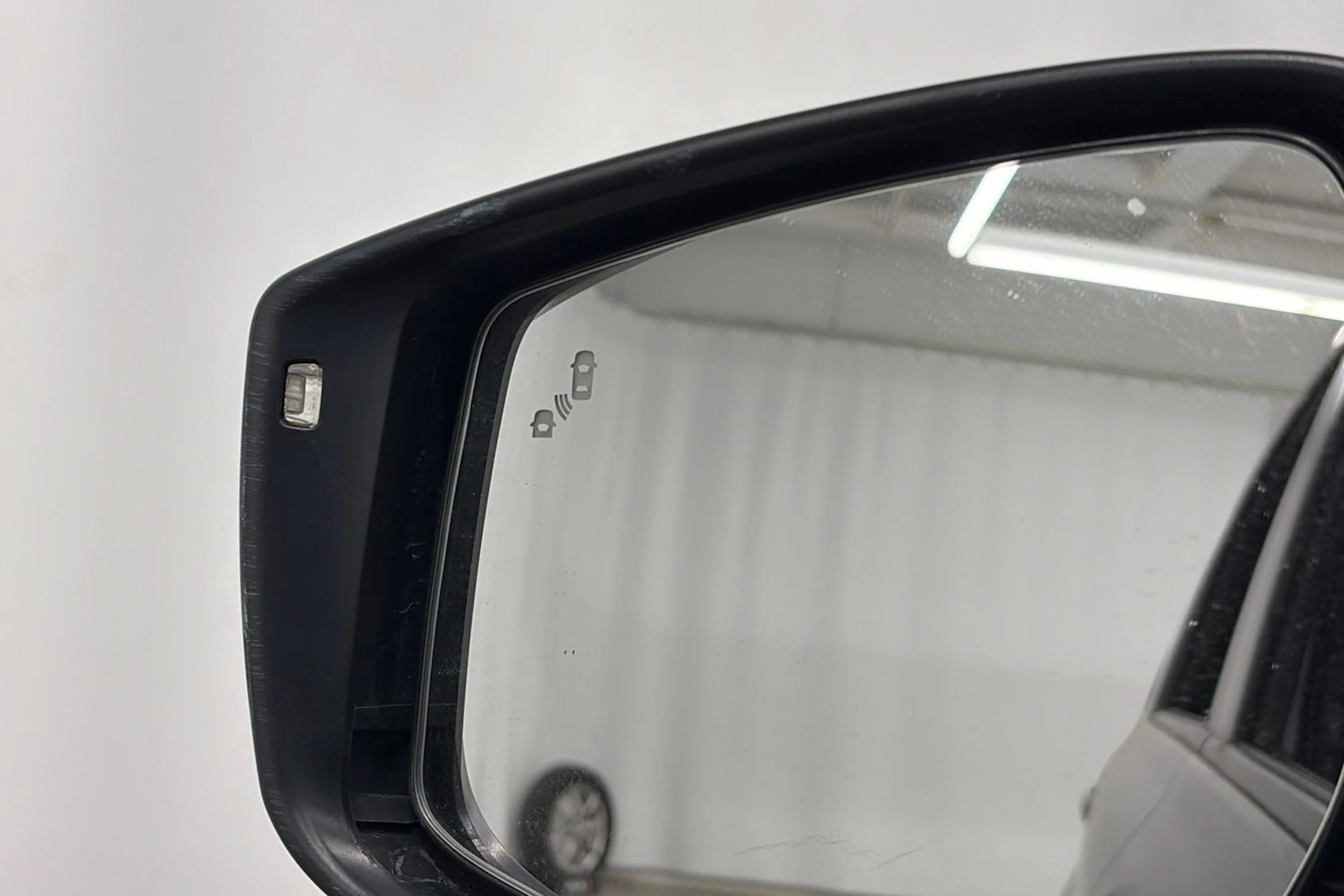 Harmaa Nissan Note 2015 kuva 22.