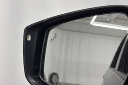 Harmaa Nissan Note 2015 kuva 22.