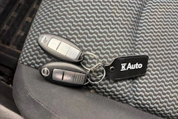 Harmaa Nissan Note 2015 kuva 24.