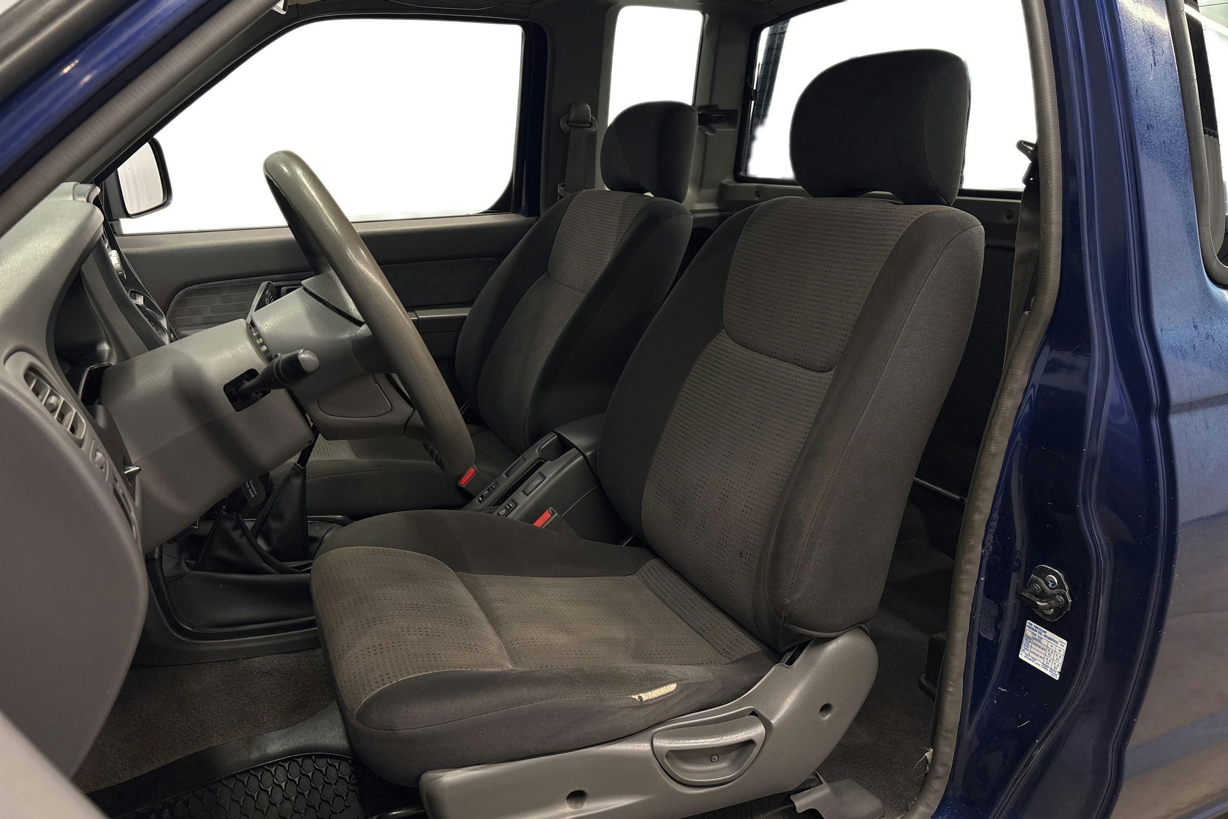 sininen Nissan NP300 2010 kuva 9.