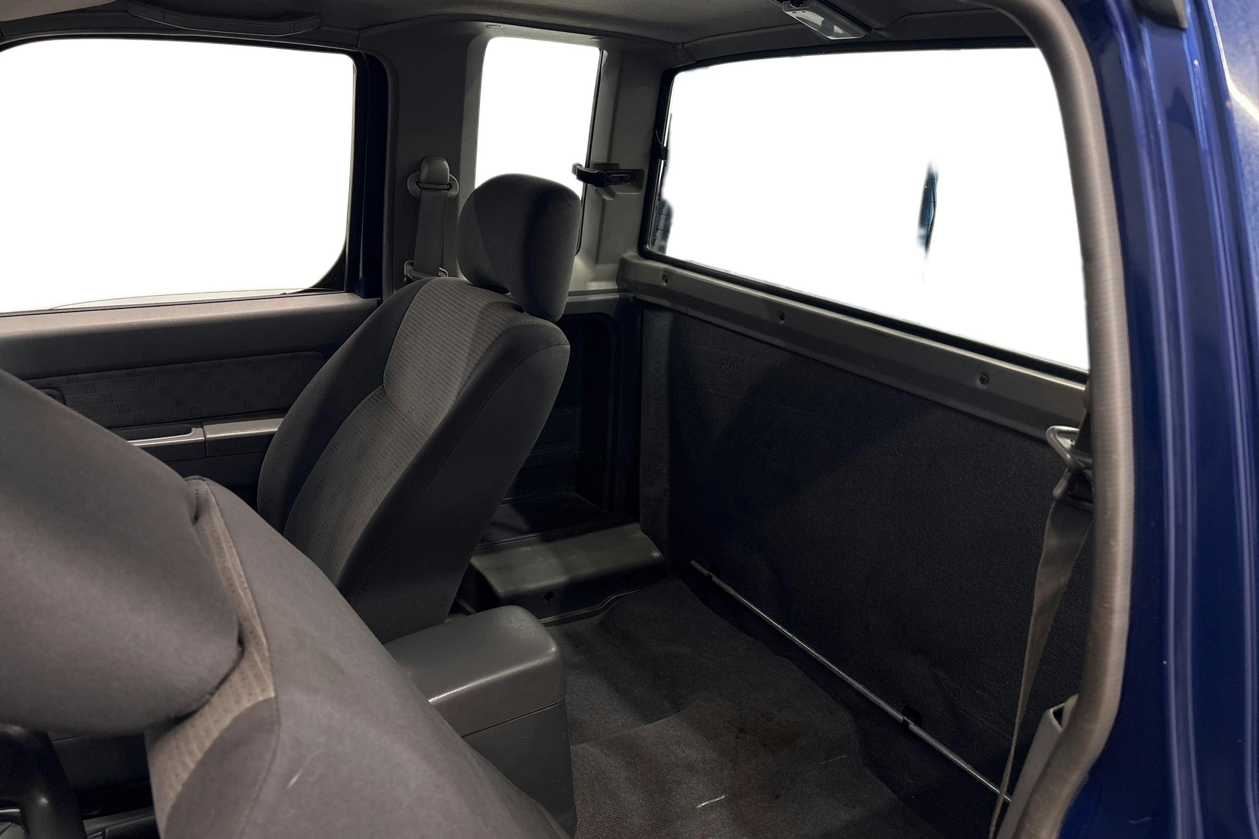 sininen Nissan NP300 2010 kuva 11.