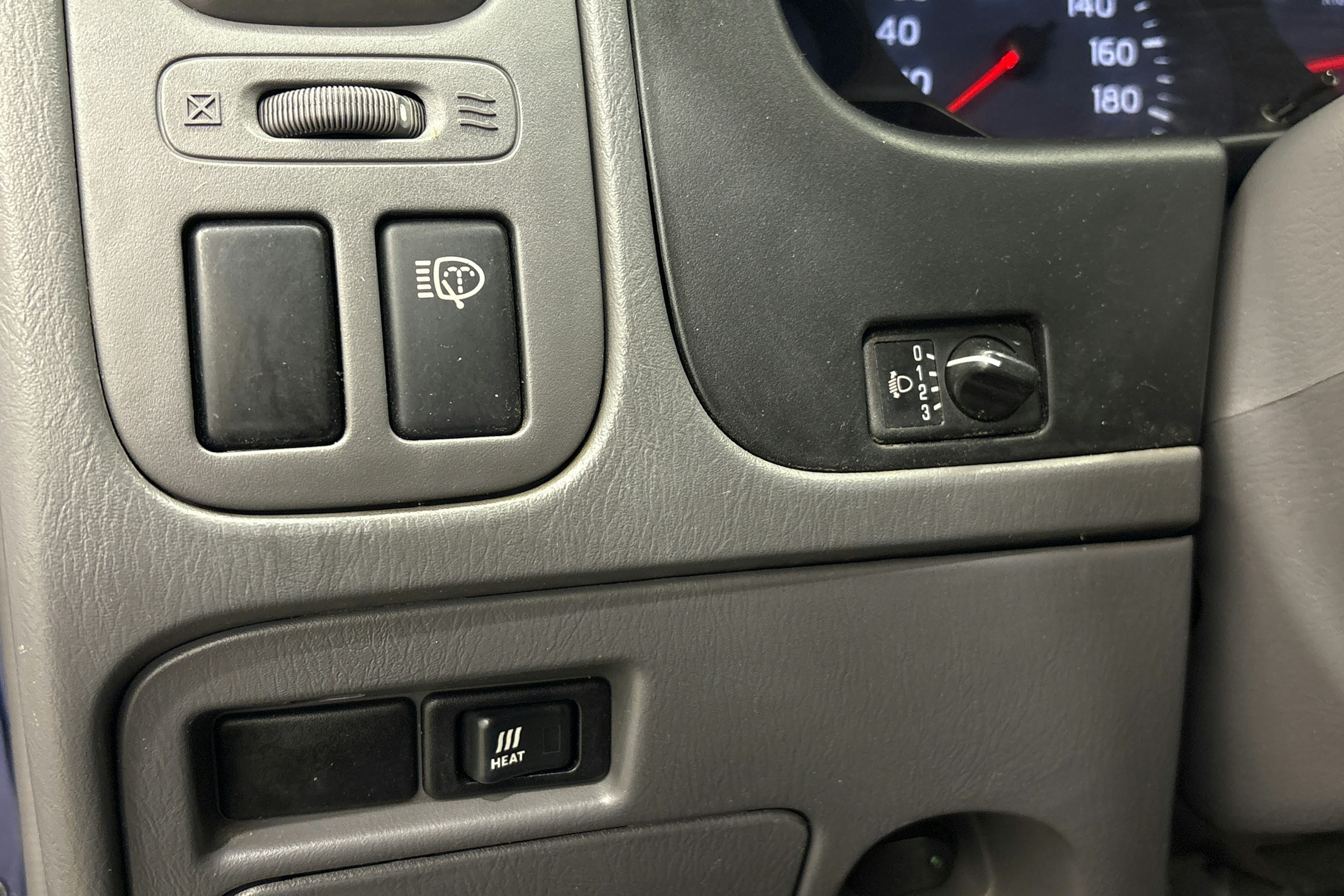 sininen Nissan NP300 2010 kuva 17.