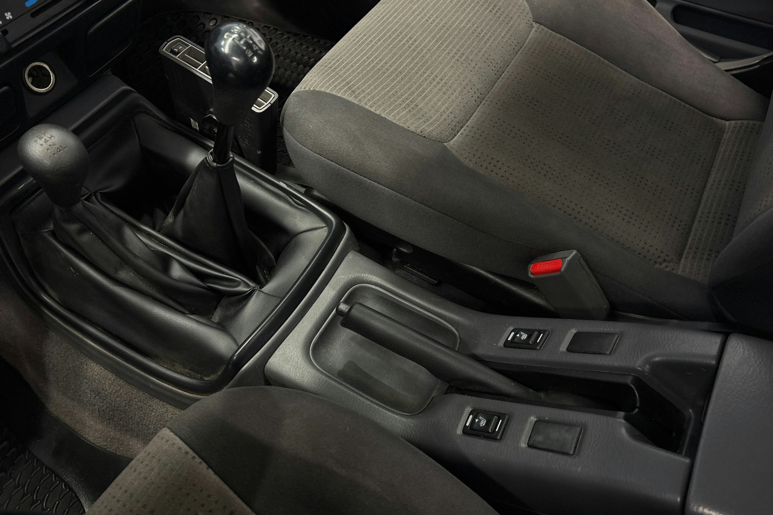 sininen Nissan NP300 2010 kuva 18.