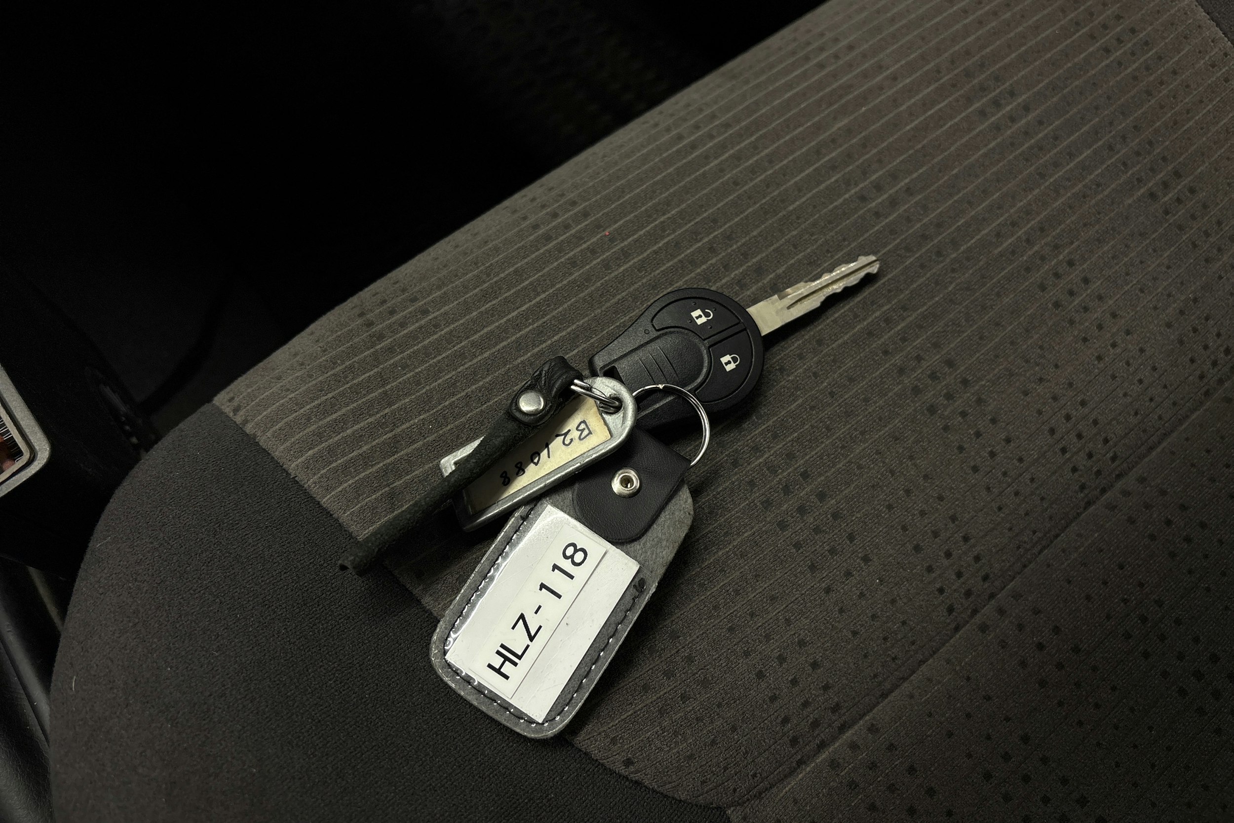 sininen Nissan NP300 2010 kuva 20.